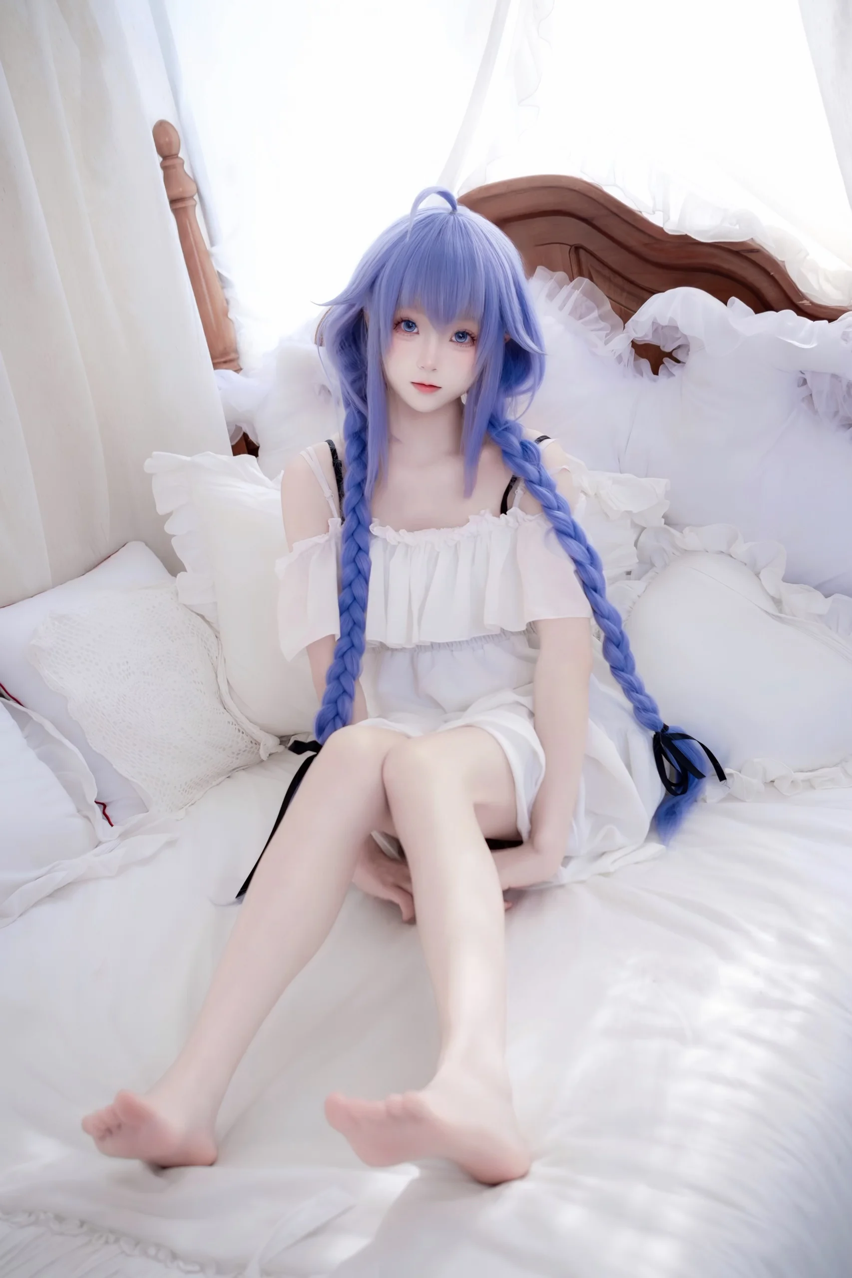 【洛琪希cos】无职转生中的蓝发魔导士，静享午后时光 - 第 1 张