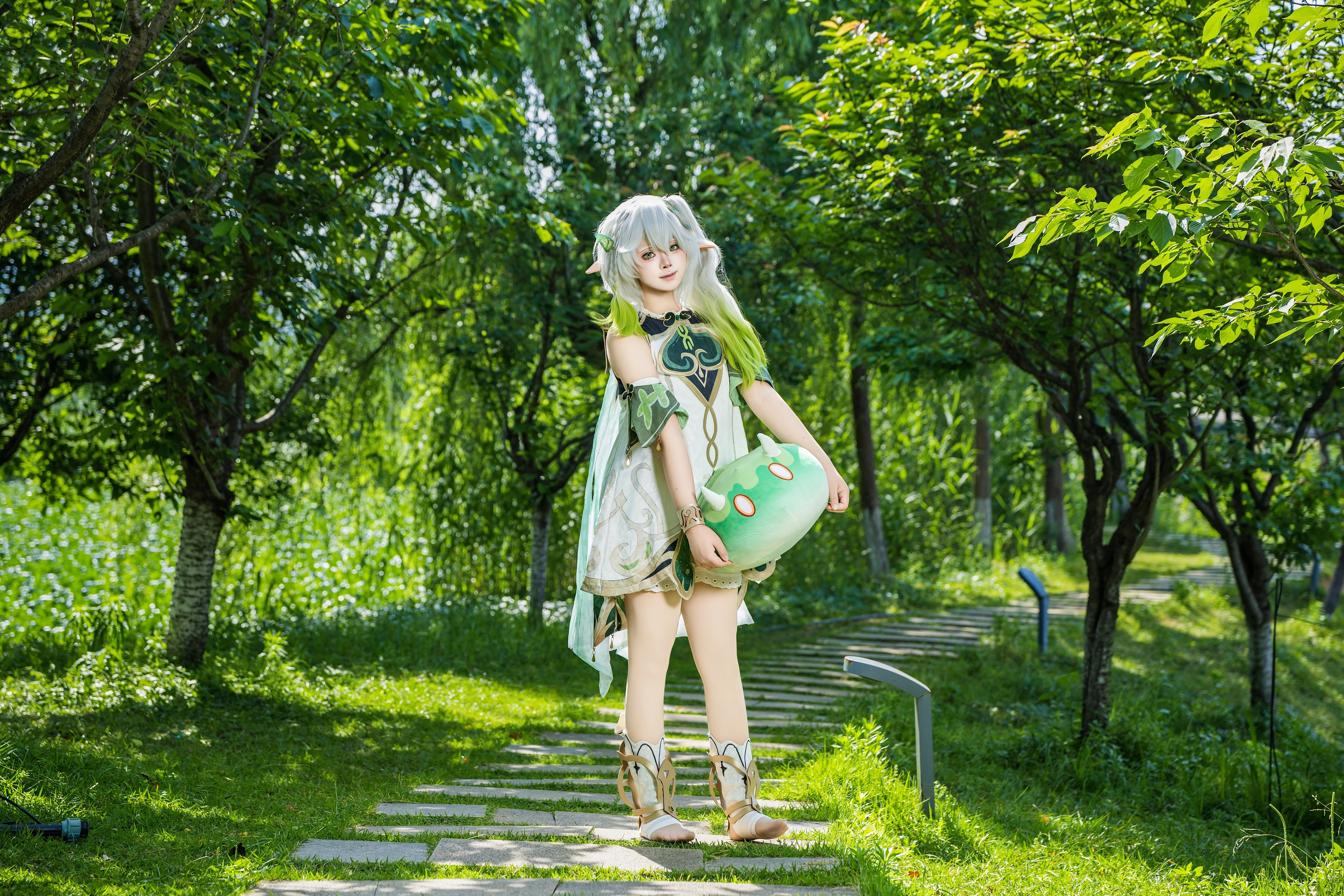 【纳西妲cos】林间光影下的草神，原神纳西妲正片分享 - 第 6 张