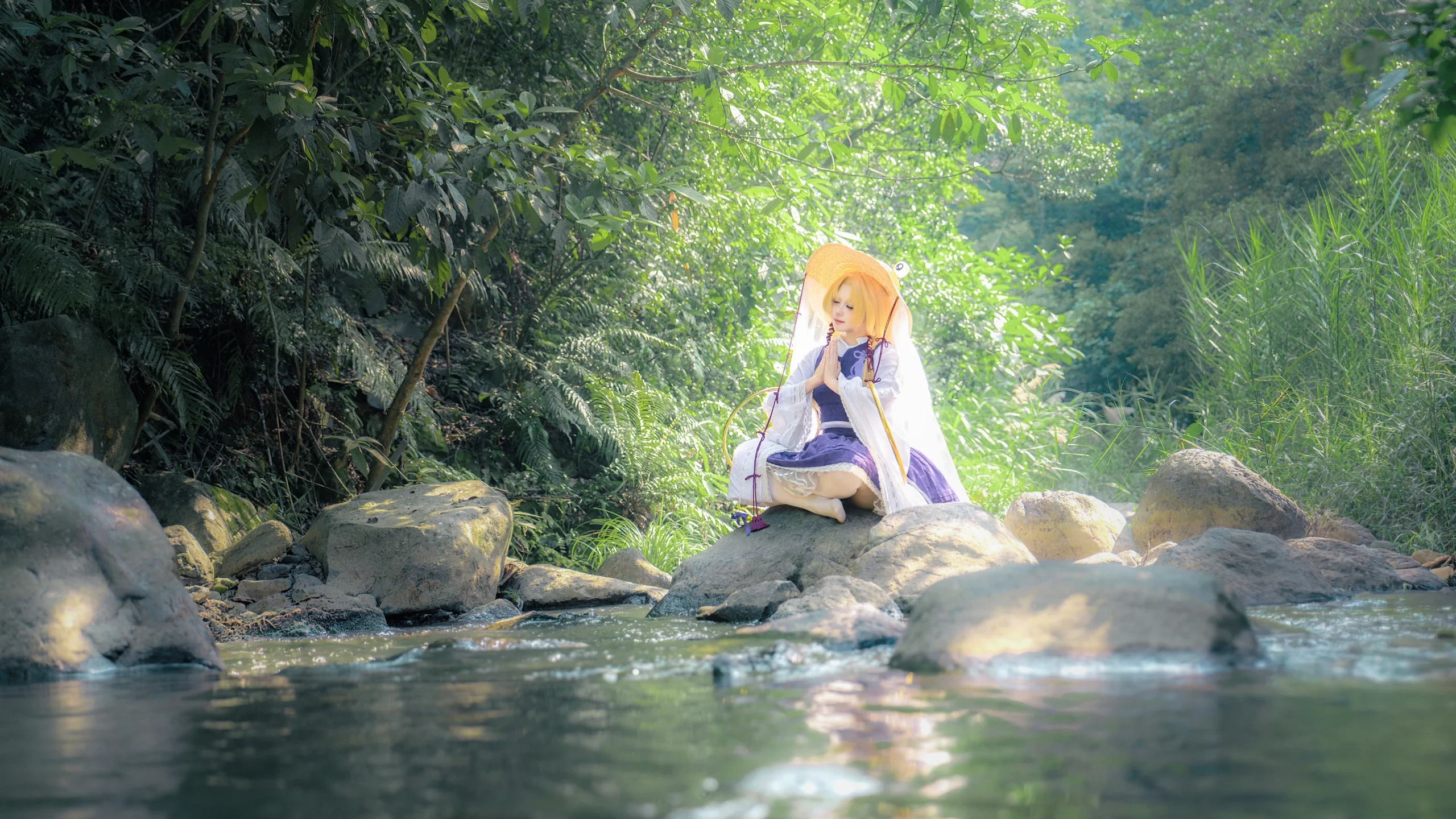 [Moriya Suwako cosplay] Capturing a Moment of Serenity for Froggy amidst Mountain Forests and Streams - Image 10