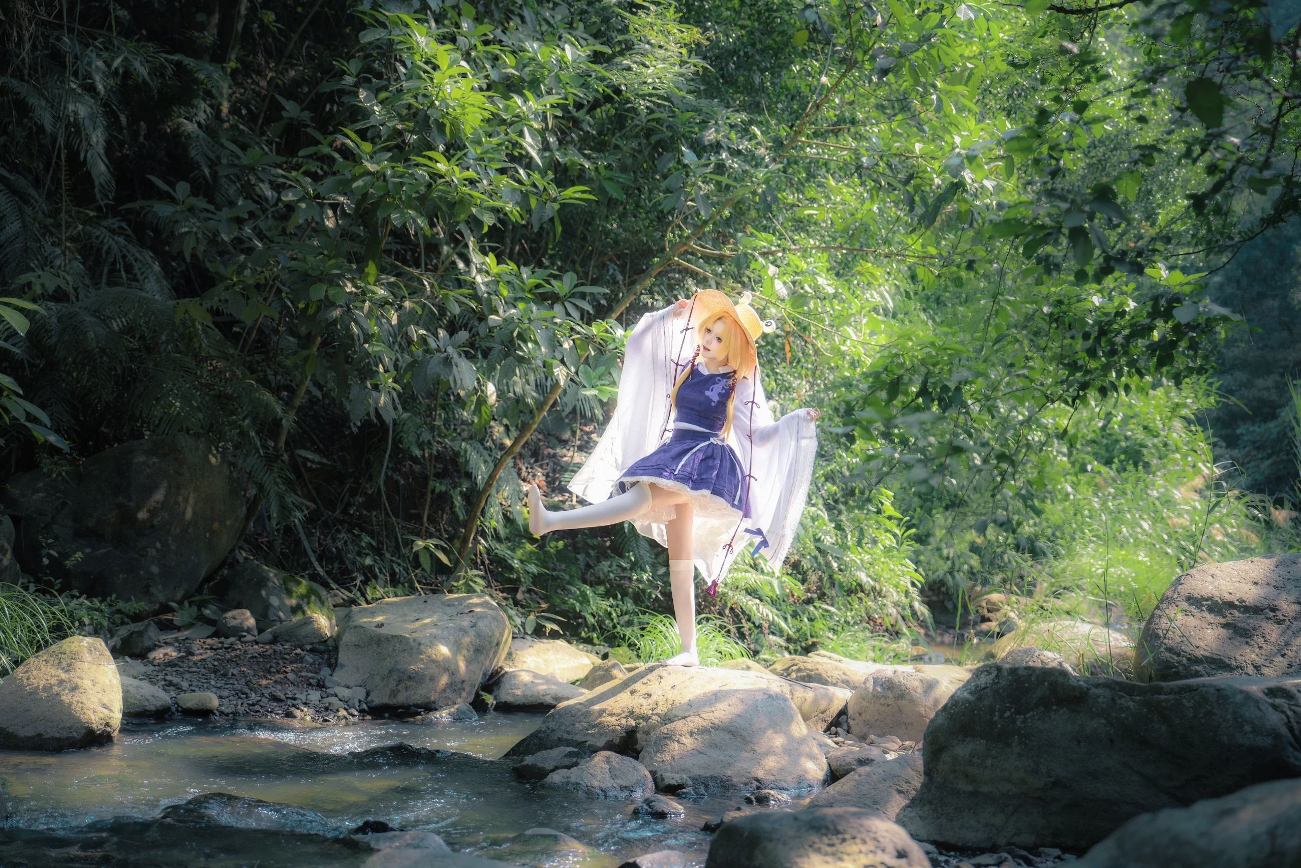 [Moriya Suwako cosplay] Capturing a Moment of Serenity for Froggy amidst Mountain Forests and Streams - Image 12