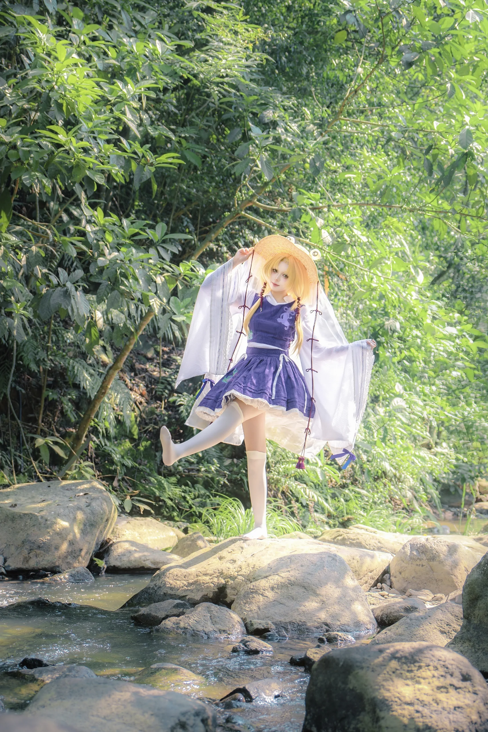 [Moriya Suwako cosplay] Capturing a Moment of Serenity for Froggy amidst Mountain Forests and Streams - Image 2