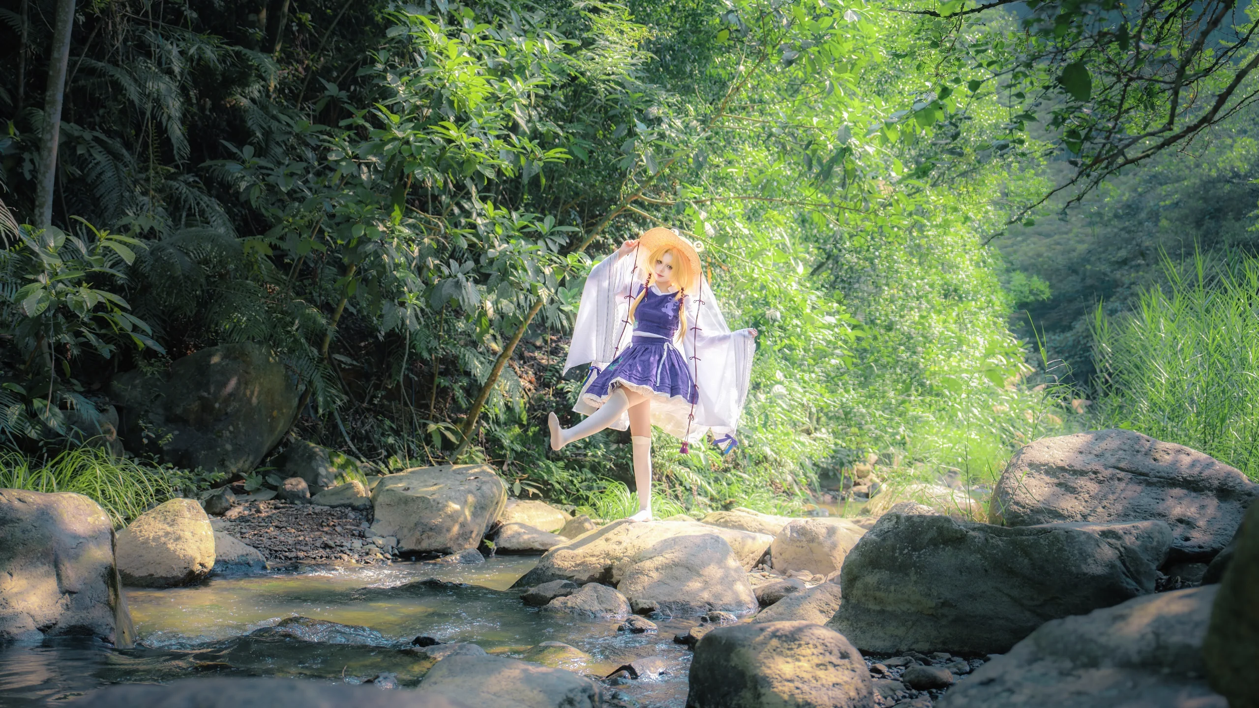 [Moriya Suwako cosplay] Capturing a Moment of Serenity for Froggy amidst Mountain Forests and Streams - Image 3