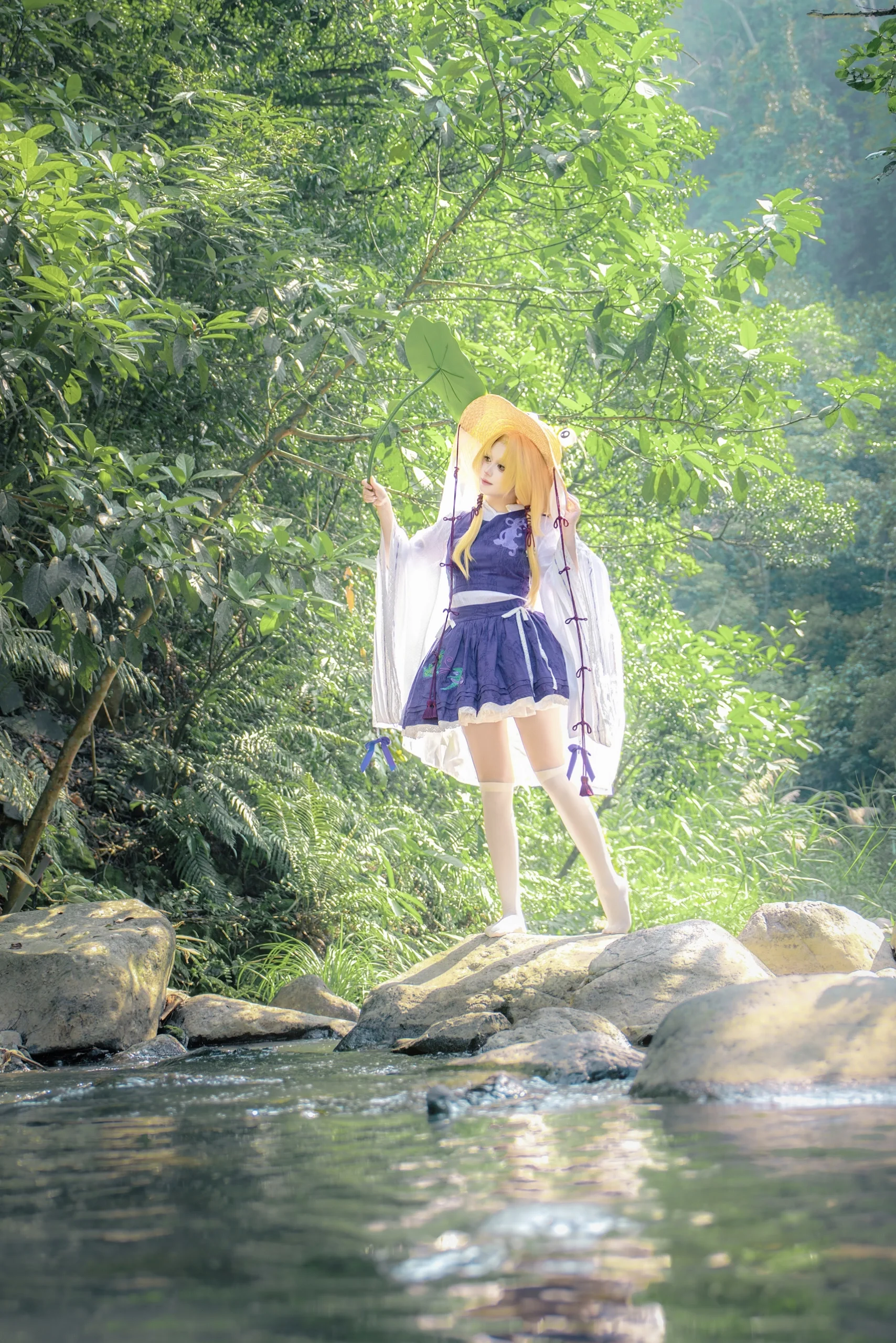 [Moriya Suwako cosplay] Capturing a Moment of Serenity for Froggy amidst Mountain Forests and Streams - Image 4