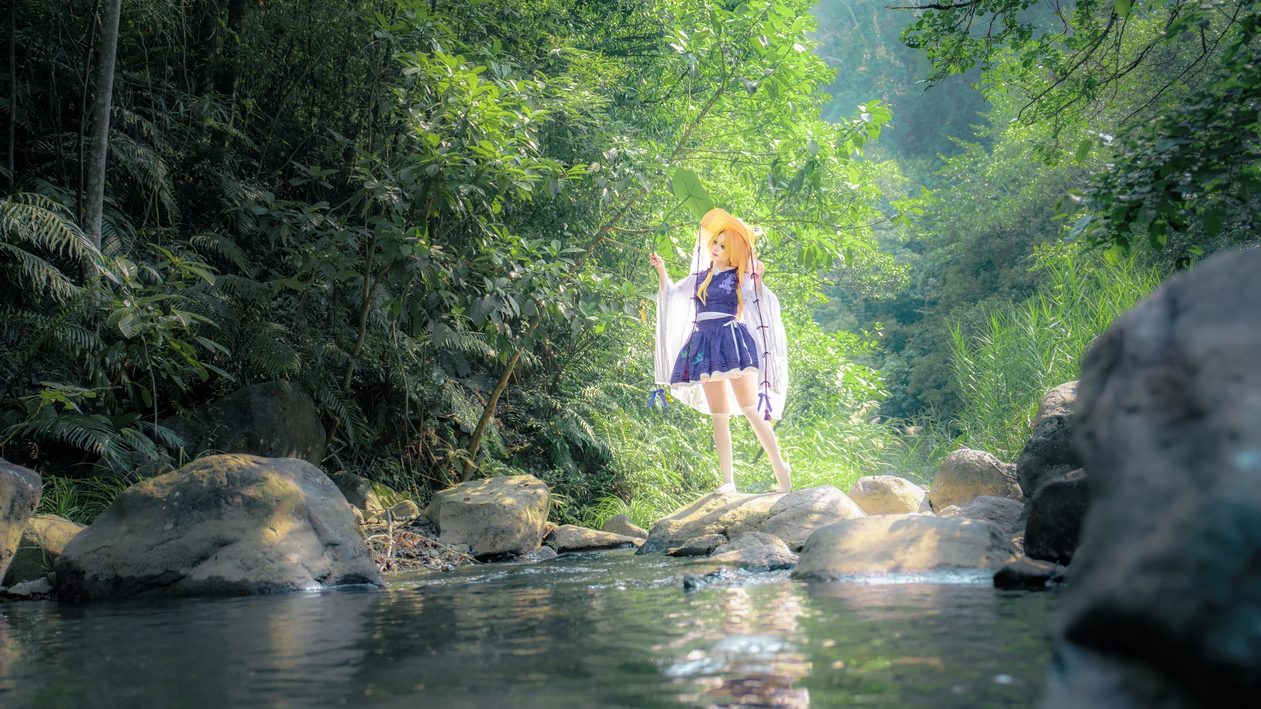 [Moriya Suwako cosplay] Capturing a Moment of Serenity for Froggy amidst Mountain Forests and Streams - Image 5