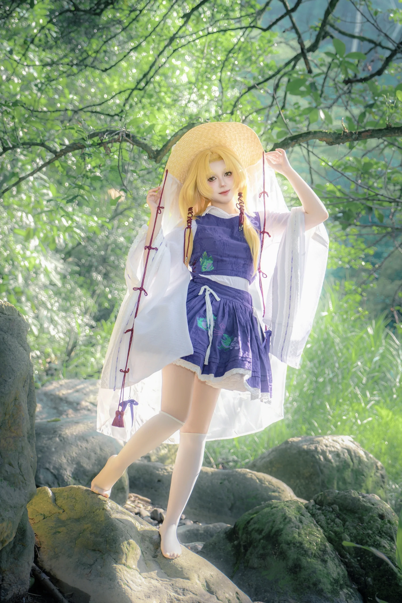 [Moriya Suwako cosplay] Capturing a Moment of Serenity for Froggy amidst Mountain Forests and Streams - Image 6