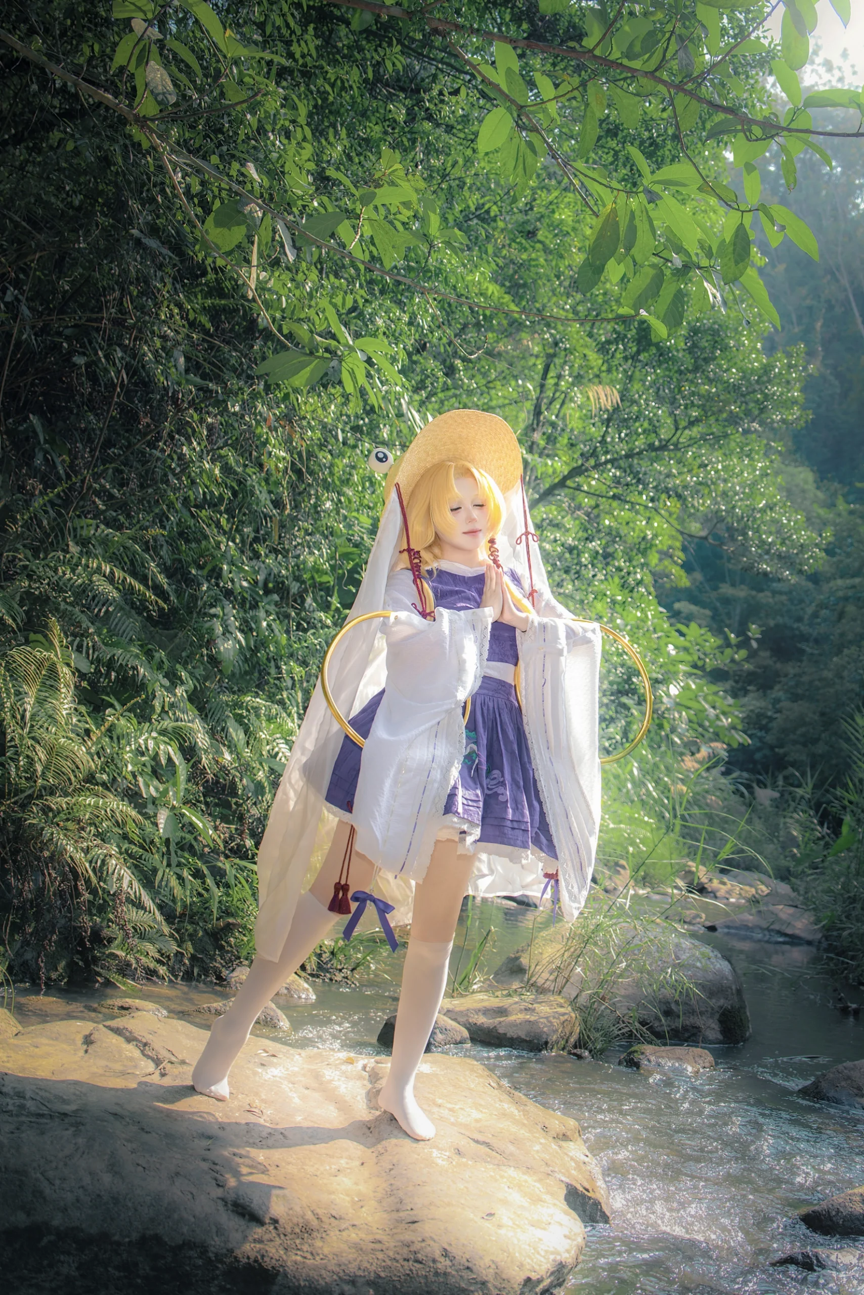 [Moriya Suwako cosplay] Capturing a Moment of Serenity for Froggy amidst Mountain Forests and Streams - Image 8