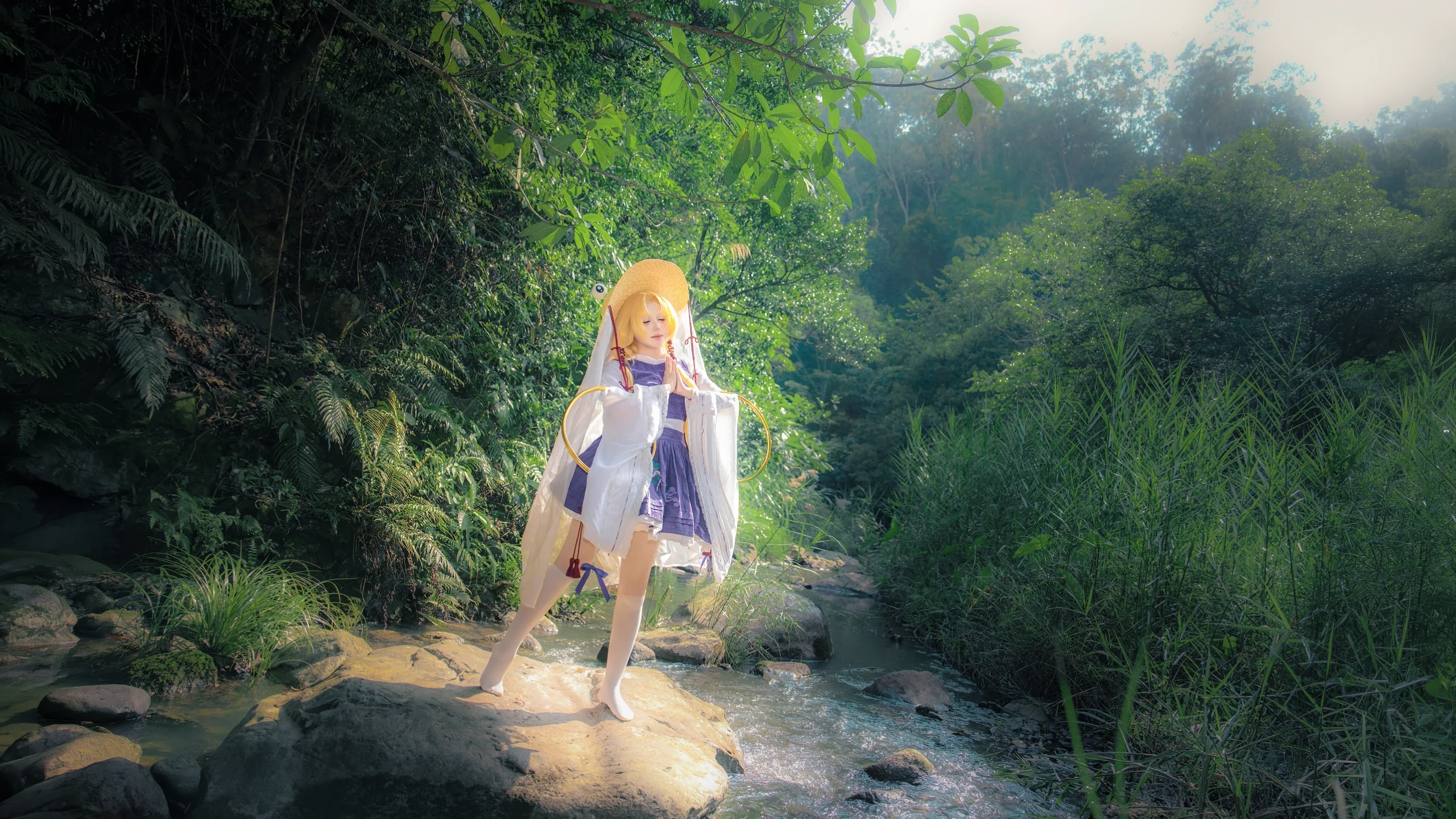 [Moriya Suwako cosplay] Capturing a Moment of Serenity for Froggy amidst Mountain Forests and Streams - Image 9