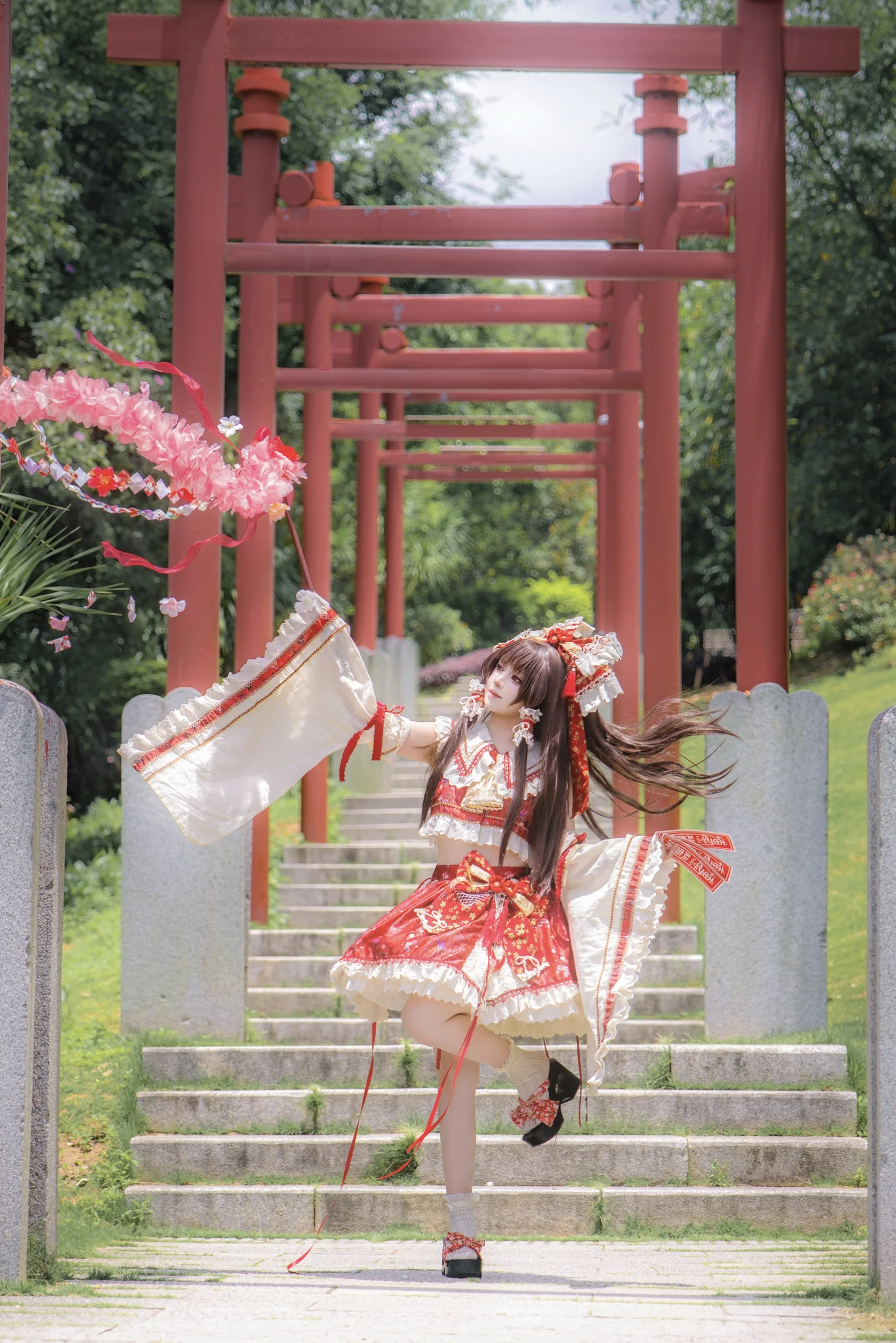 [Reimu Hakurei Cosplay] The Shrine Maiden Under the Vermilion Torii Gate, Banishing Spirits with Talismans - Image 1