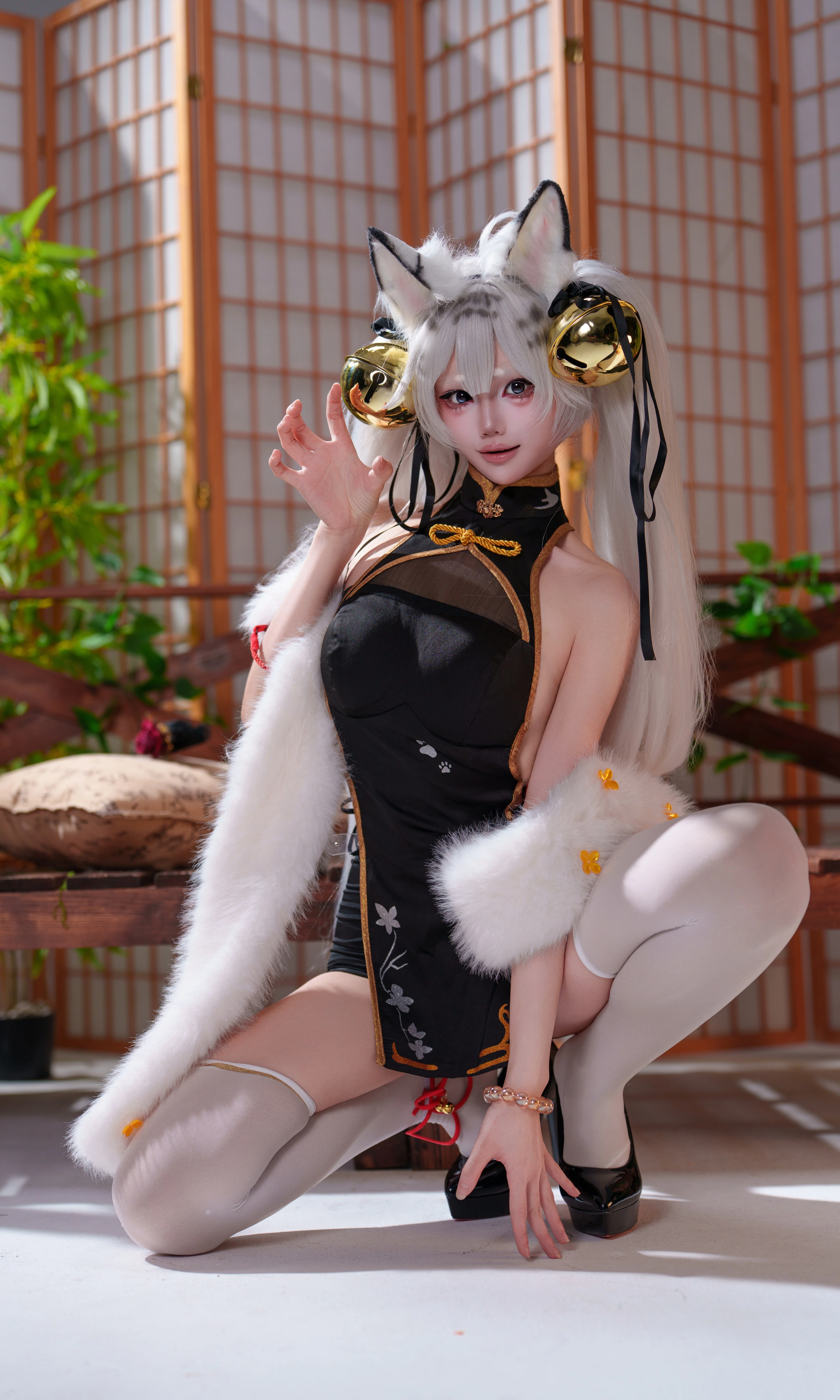 【白虎娘cos】虎啸风生，被巨大的铃铛吵到听不见快门声 - 第 2 张