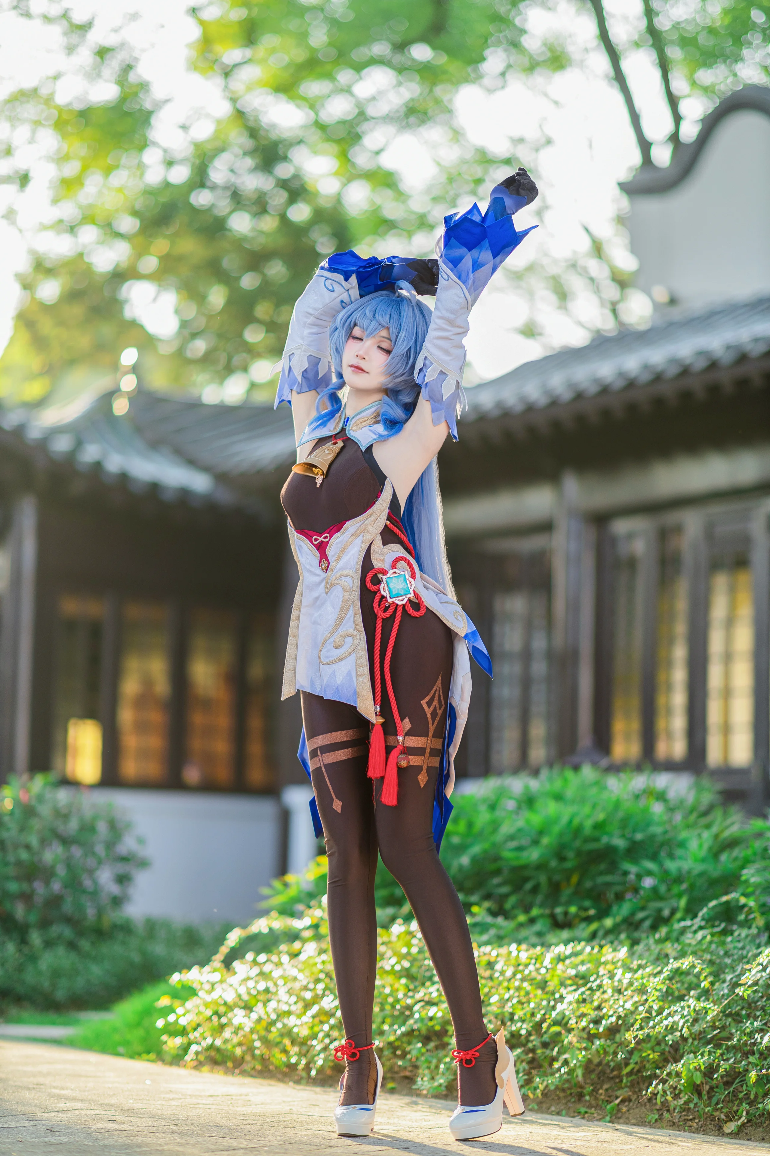 【甘雨cos】在秋意渐浓的午后，与原神的冰雪之灵共舞 封面