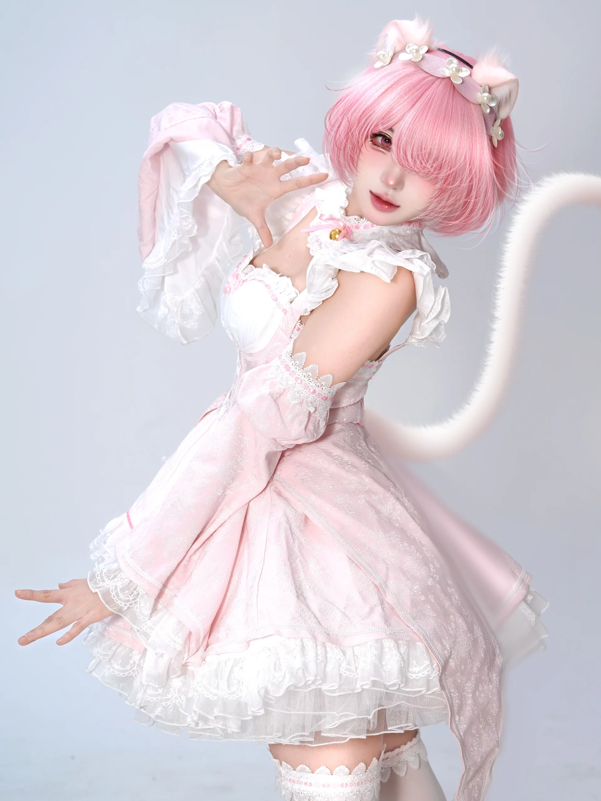 【拉姆cos】粉色貓娘私設版，棚拍動作參考 - 第 5 張