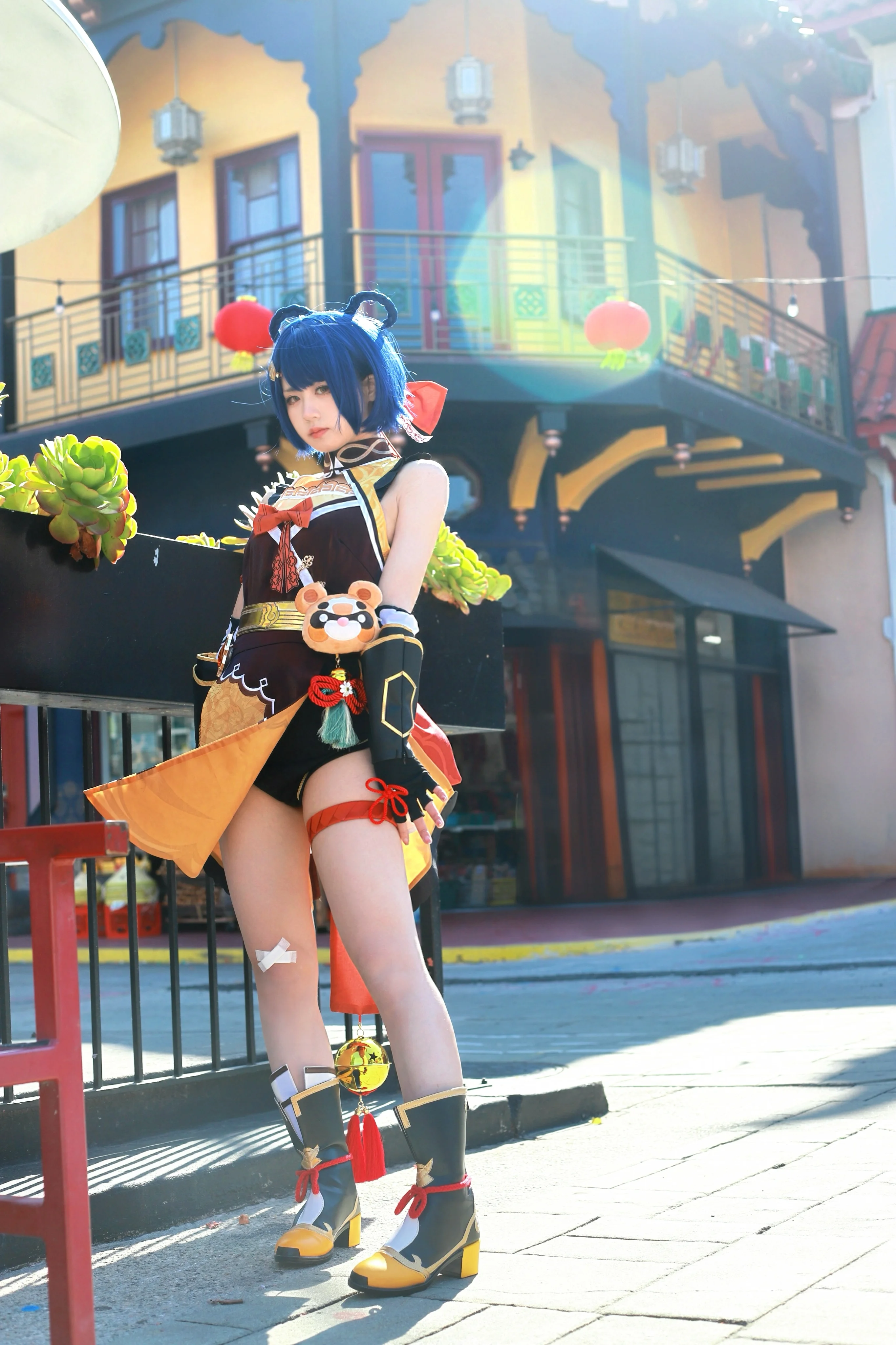 [Xiangling Cosplay] Recreating the Lively Vibe of Genshin Impact's Liyue Chef in LA Chinatown