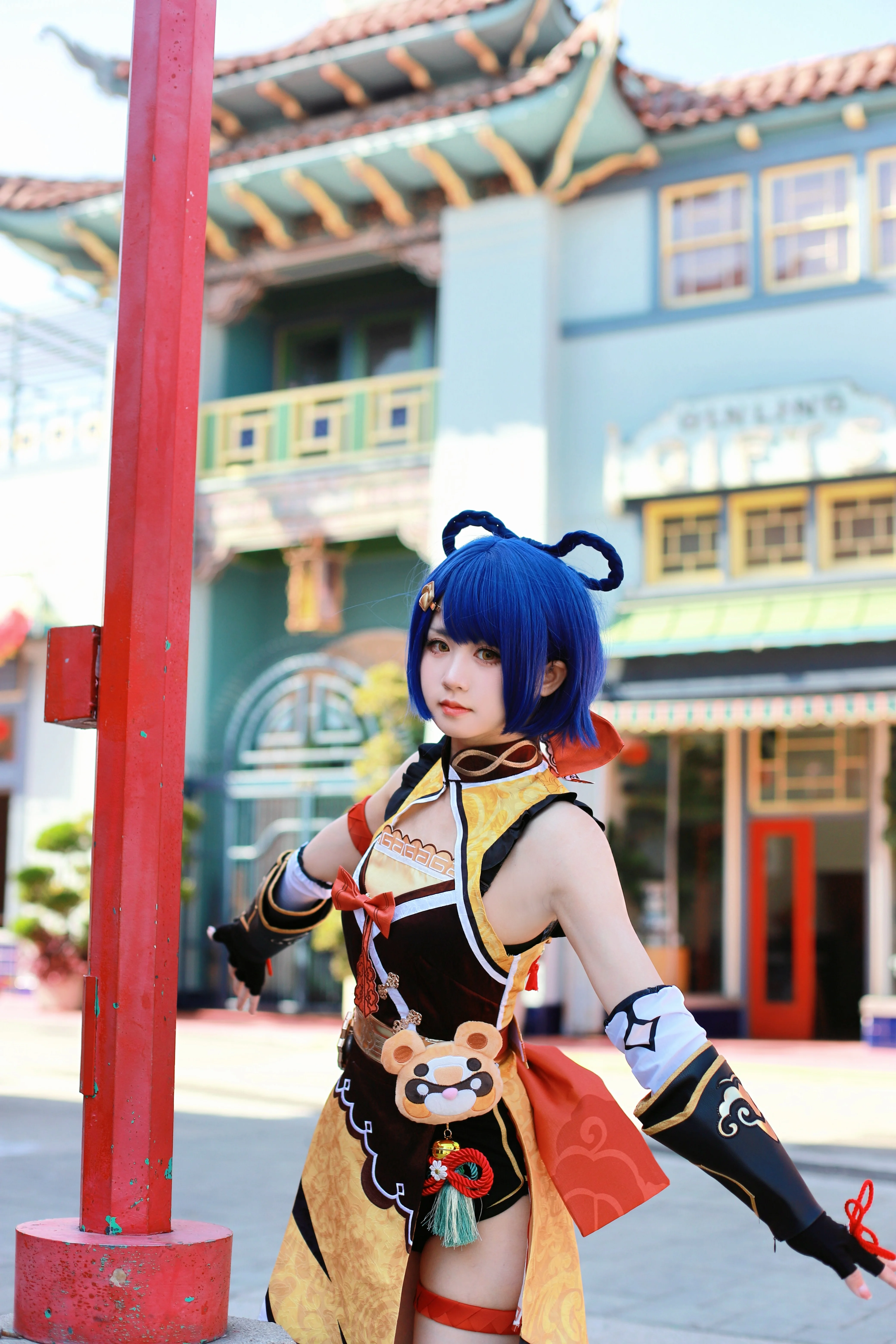 [Xiangling Cosplay] Recreating the Lively Vibe of Genshin Impact's Liyue Chef in LA Chinatown - Image 2