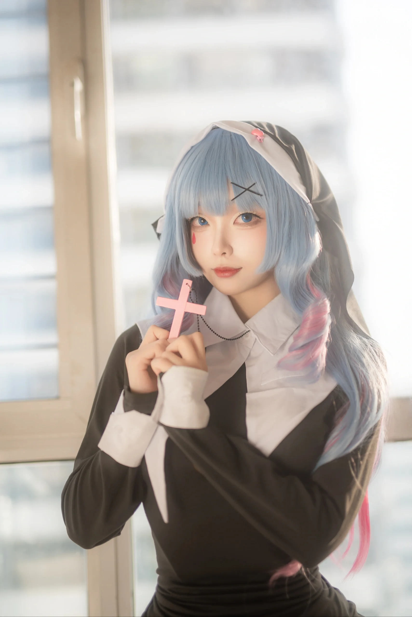 【初音未来cos】兔子洞里的修女，窗边柔和自然光 - 第 8 张