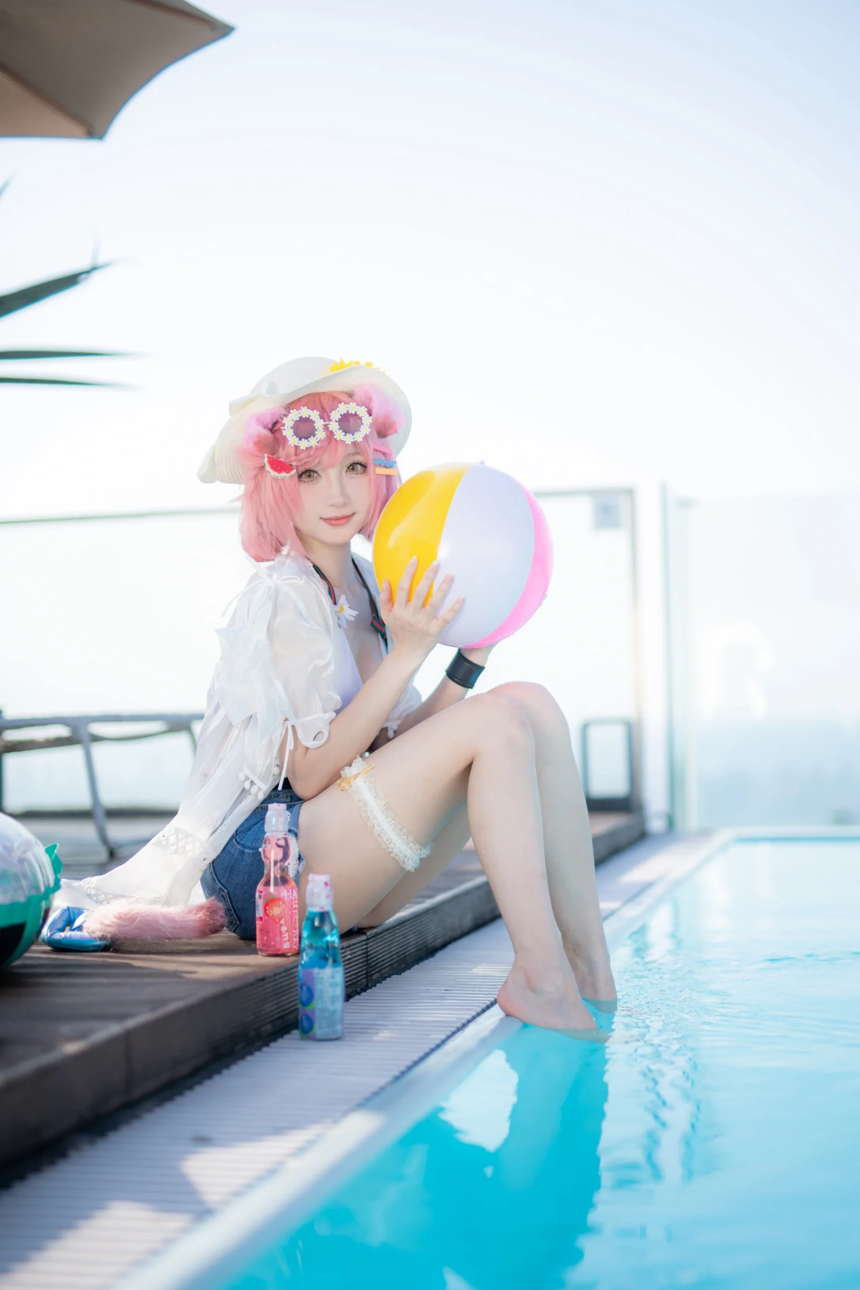 【澄闪cos】明日方舟夏卉泳装，定格夏日清凉瞬间