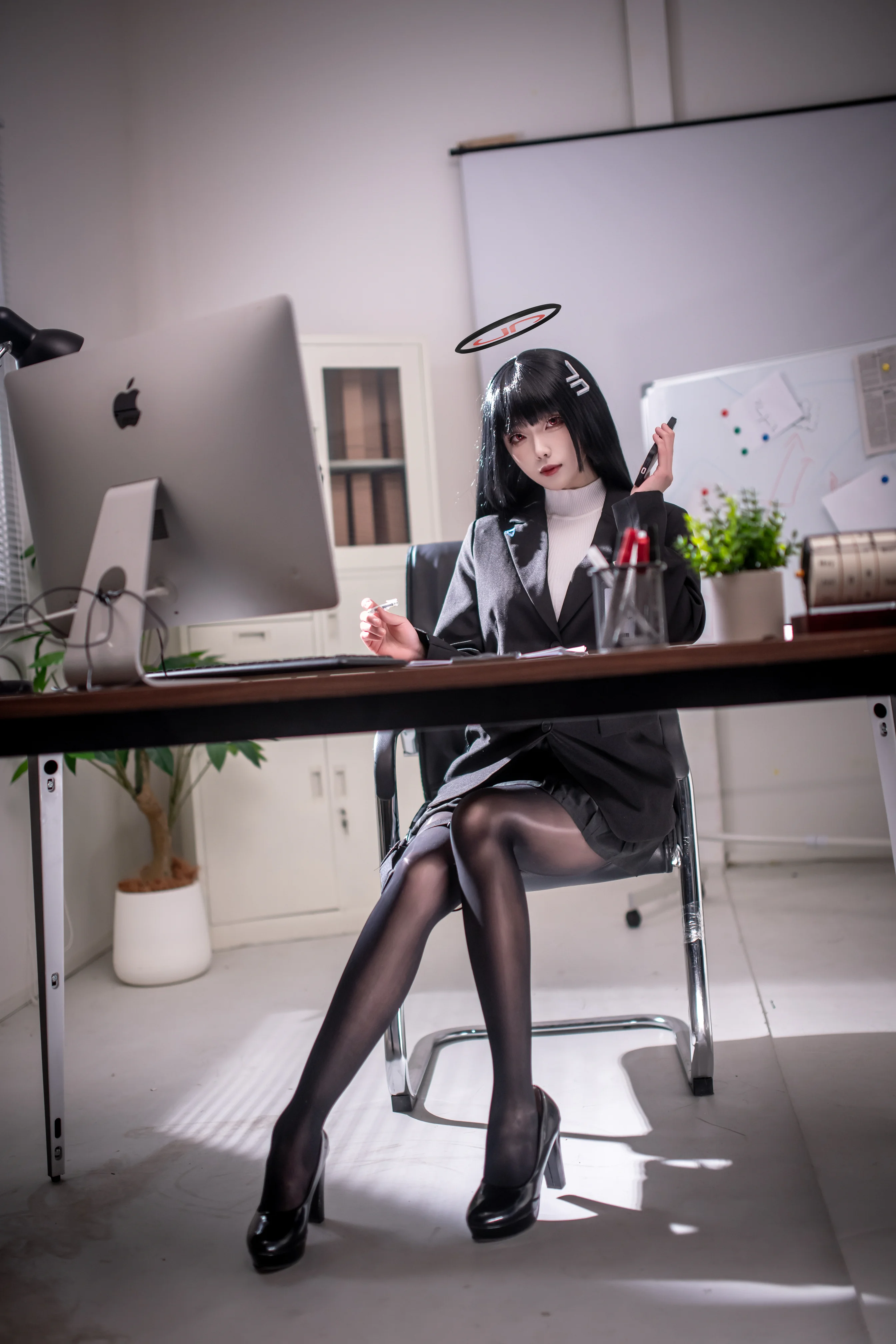 【调月莉音cos】蔚蓝档案的办公室OL日常 - 第 3 张