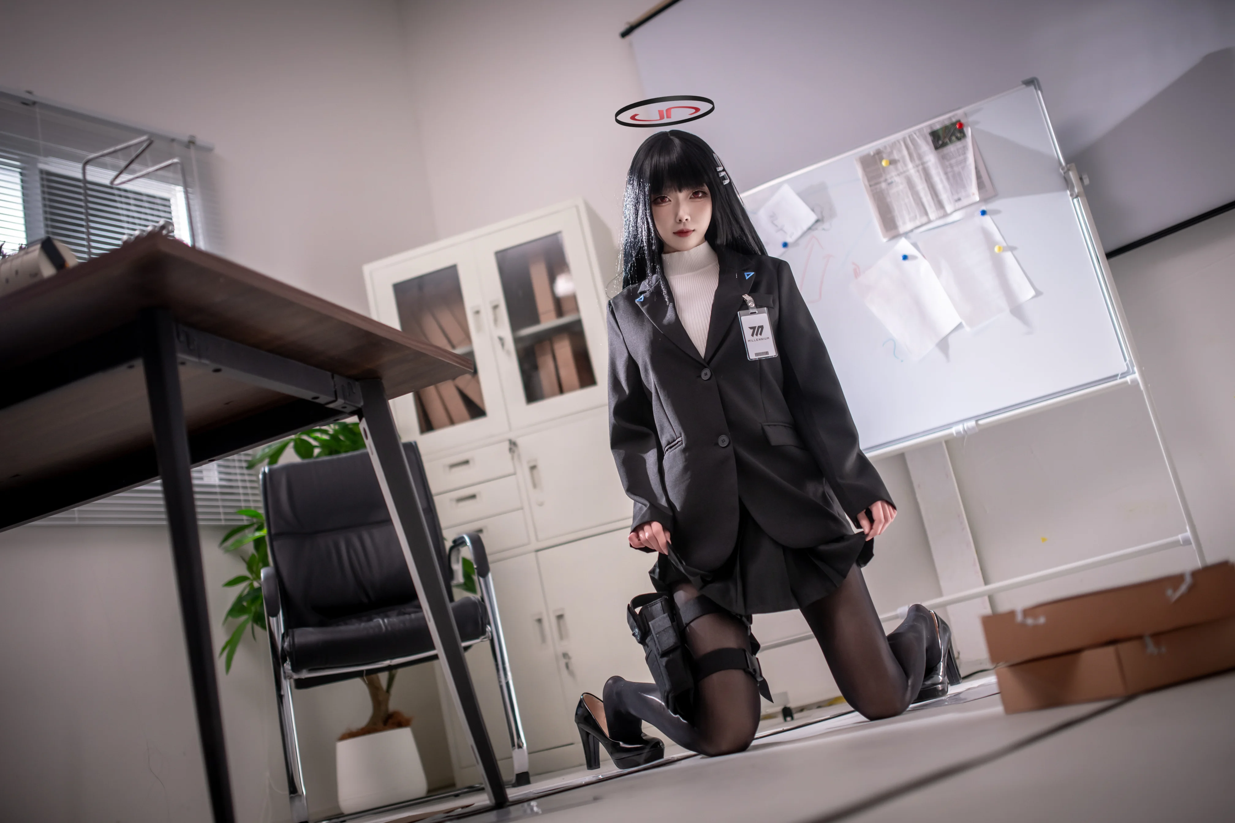【调月莉音cos】蔚蓝档案的办公室OL日常 - 第 6 张