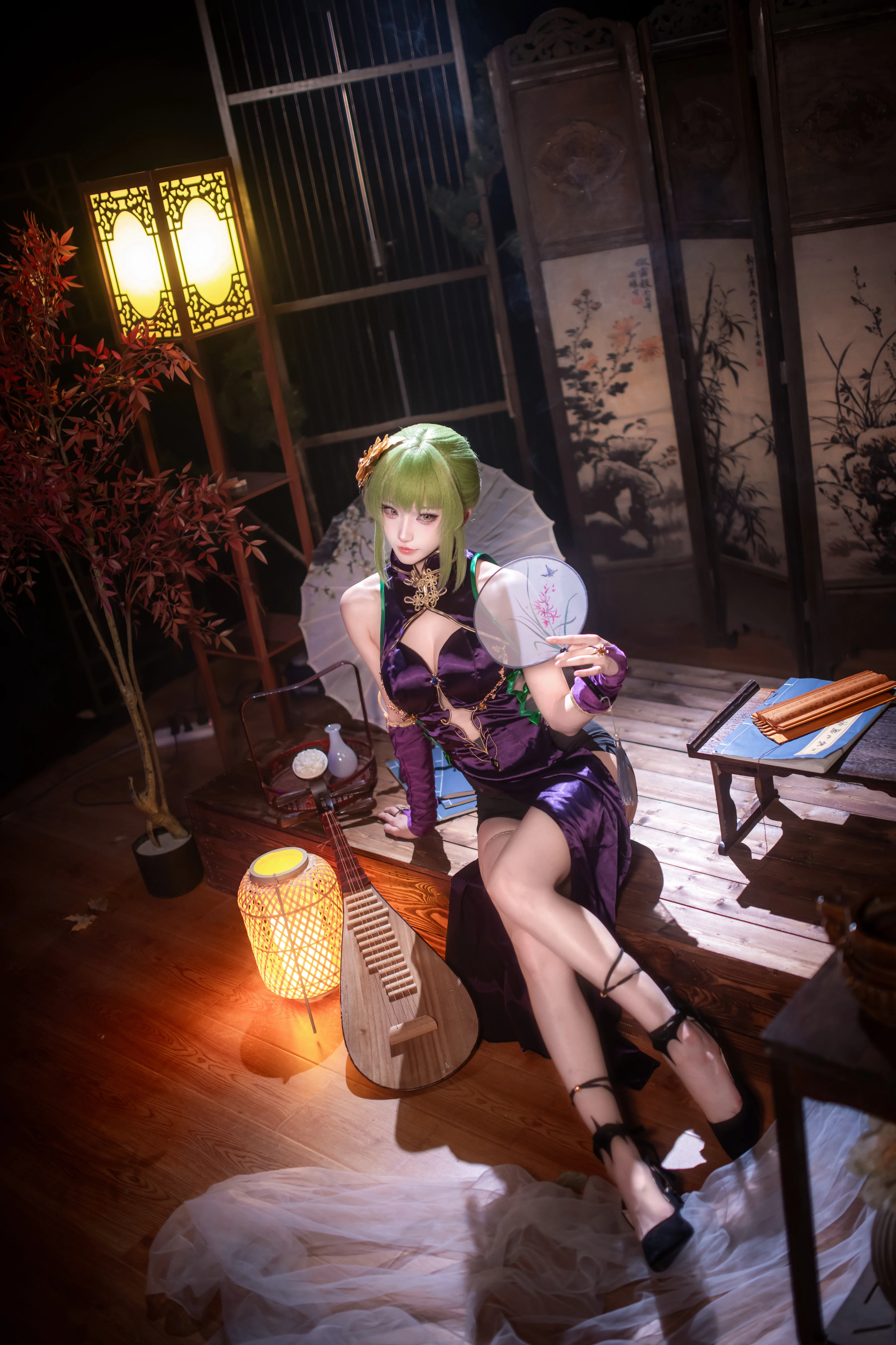 [C.C. cosplay] Code Geass: Lelouch of the Rebellion—The Witch Temperament Under a Purple Qipao - Image 8