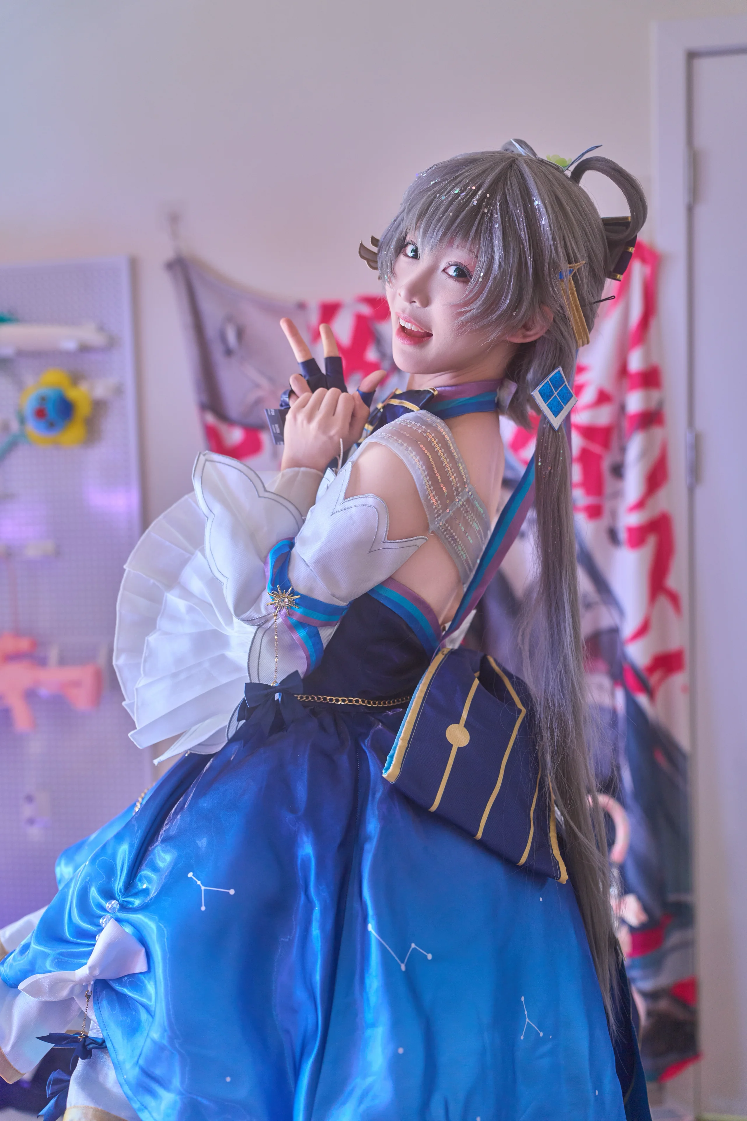 【洛天依 コスプレ】青と白が織りなす探索の旅、光と影の中のバーチャルとリアル - 2 枚目
