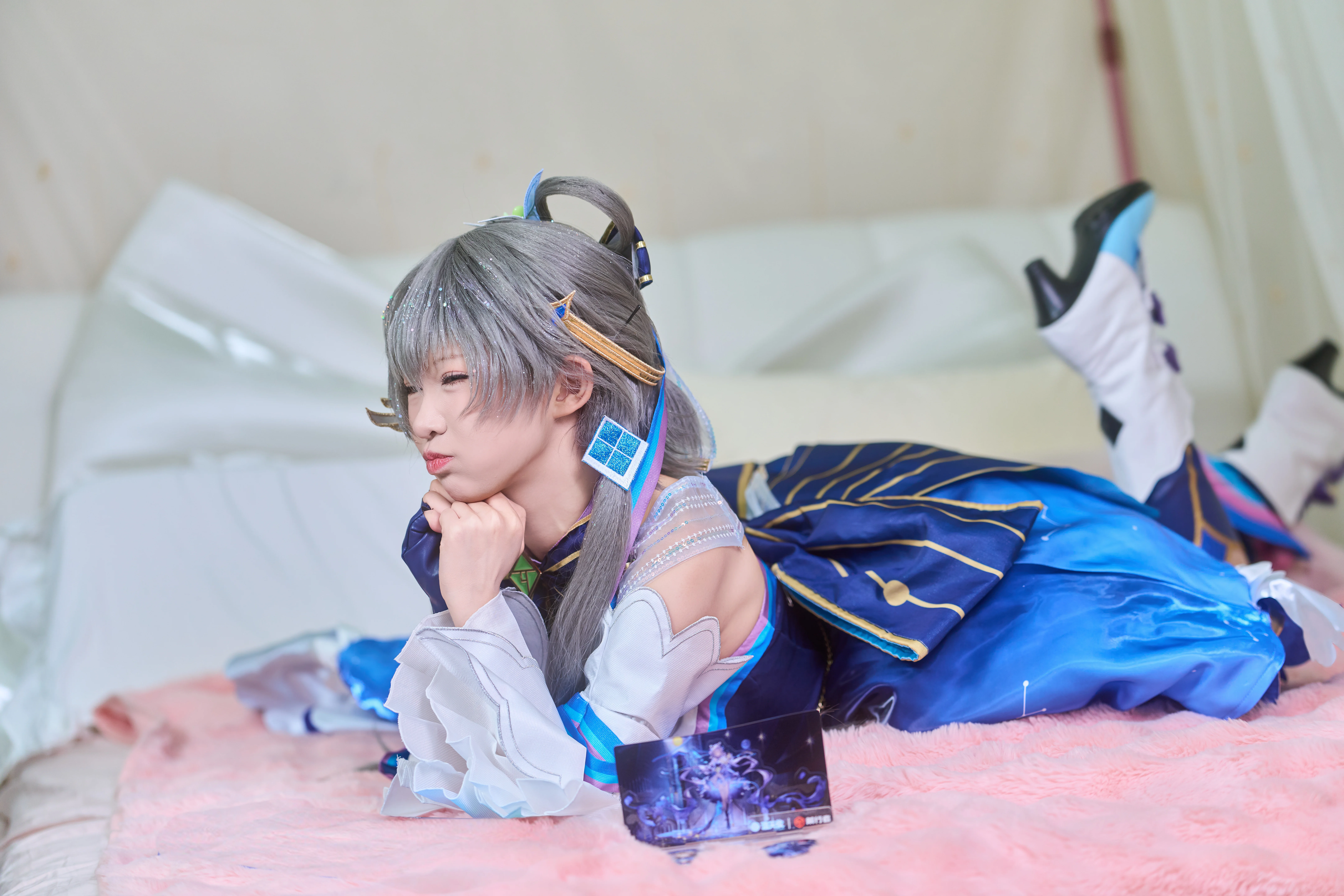 【洛天依 コスプレ】青と白が織りなす探索の旅、光と影の中のバーチャルとリアル - 4 枚目