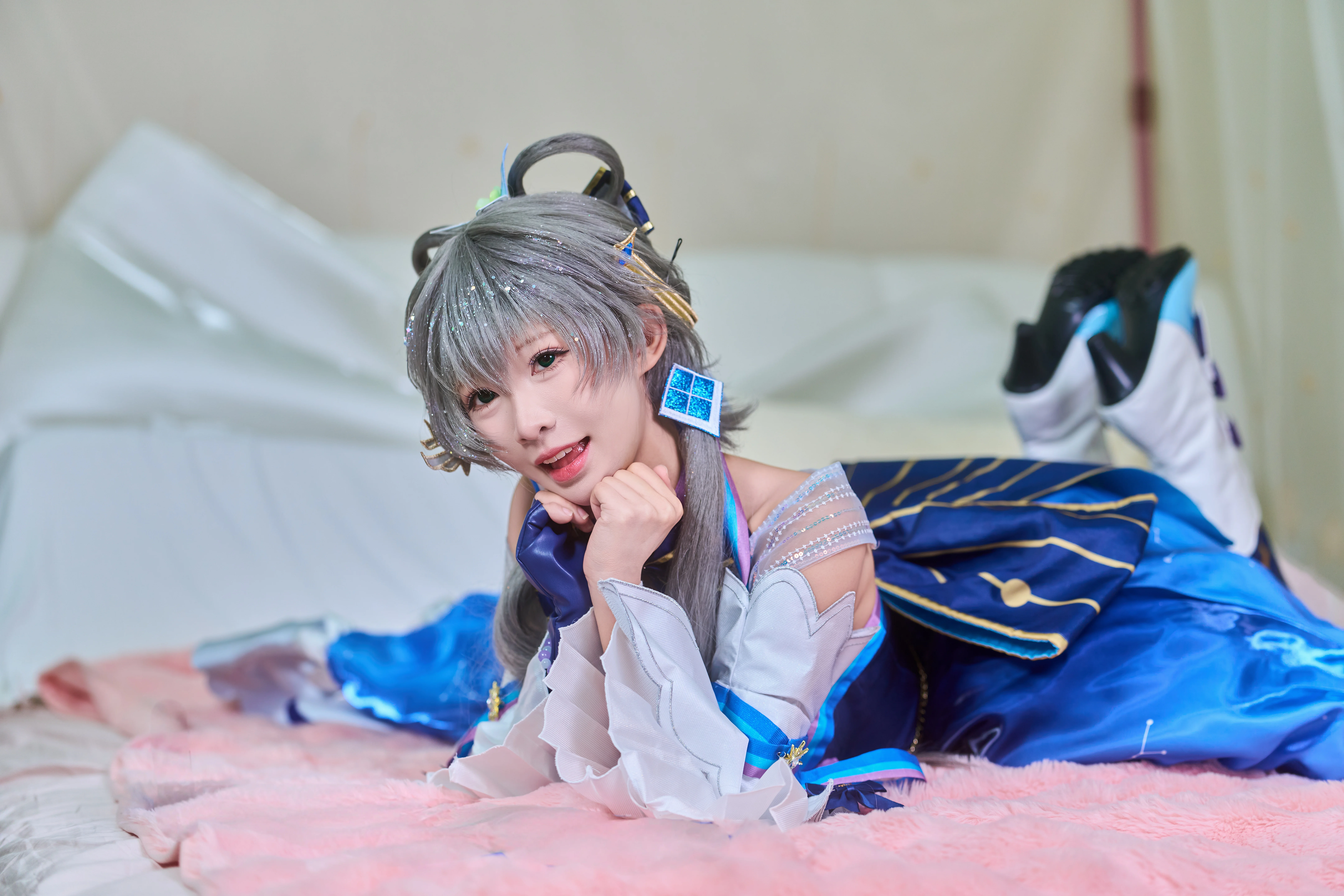 【洛天依 コスプレ】青と白が織りなす探索の旅、光と影の中のバーチャルとリアル - 5 枚目