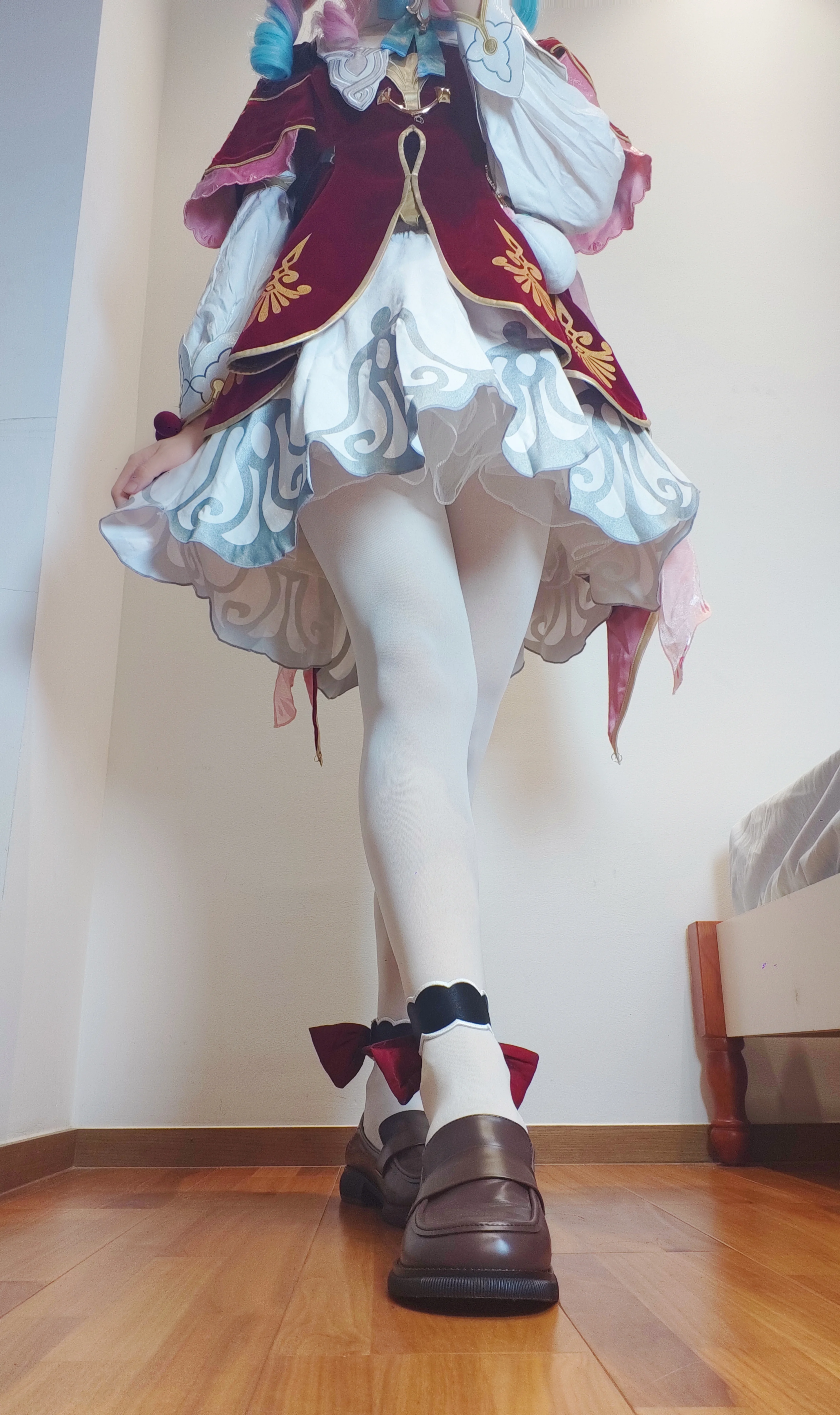 【风堇cos】崩坏星穹铁道的风宝味雪糕，白丝与红裙的搭配 - 第 2 张