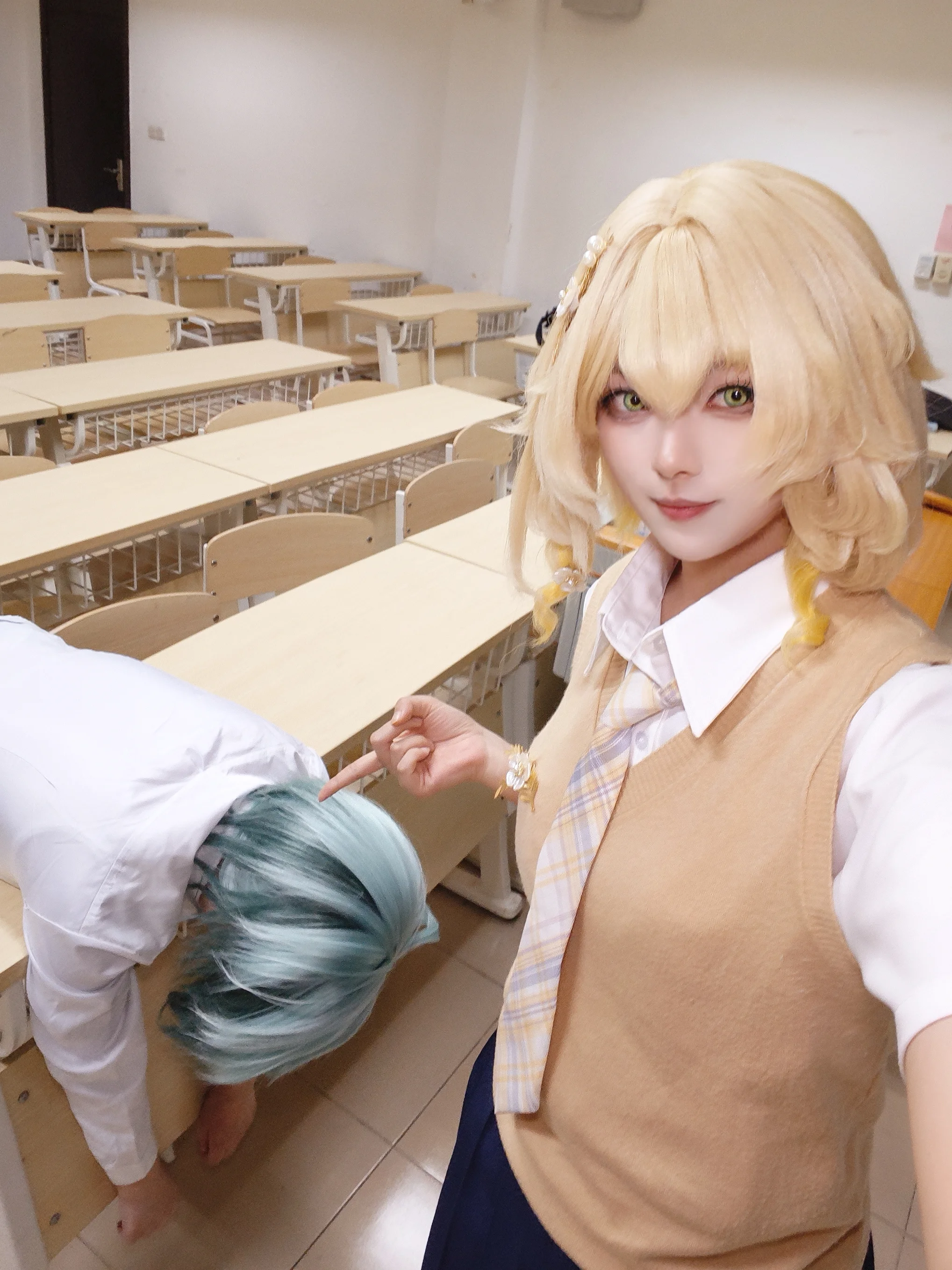 【夏雅cos】在星穹铁道中捕捉校园里的治愈瞬间 - 推荐阅读封面