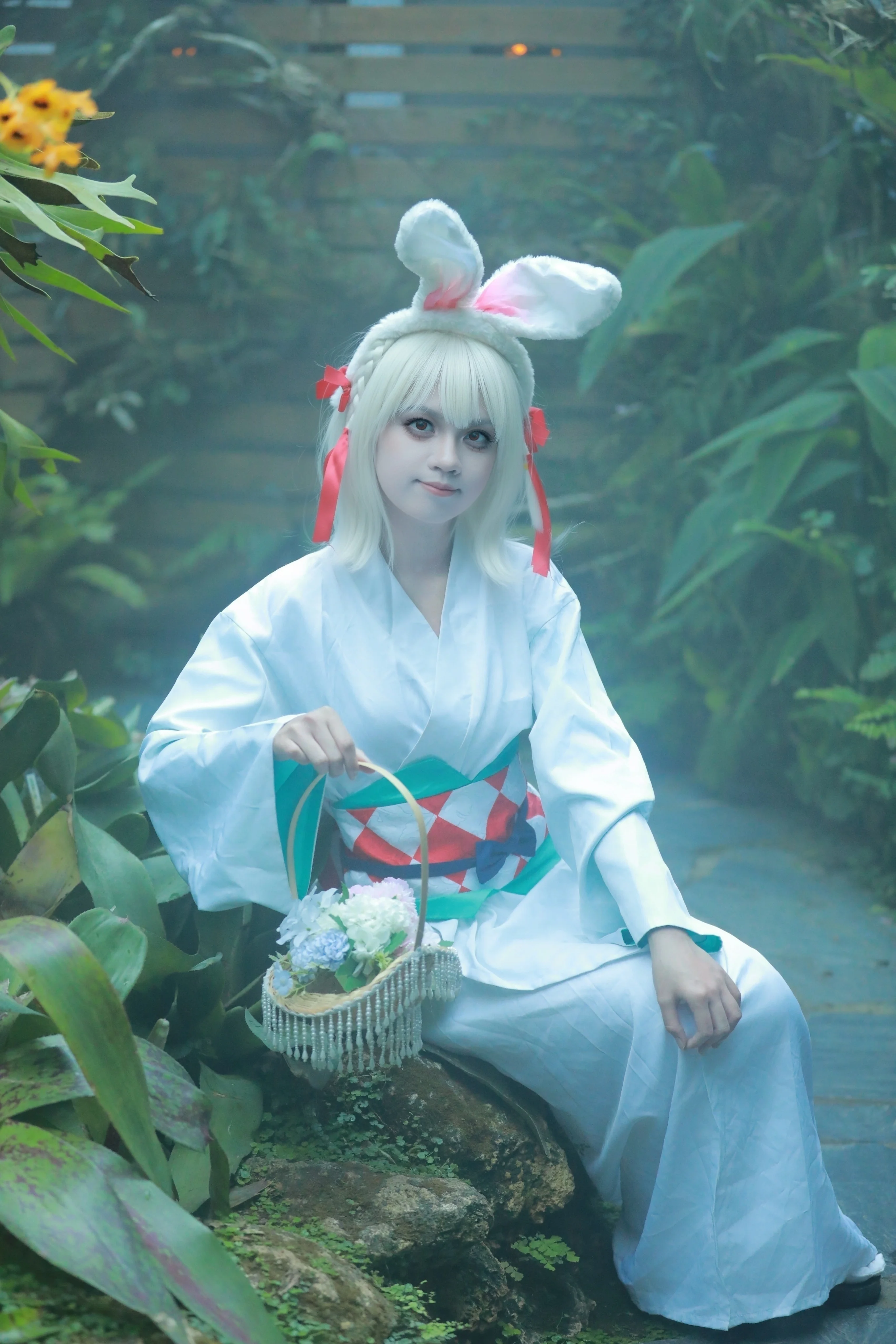 【山兎コスプレ】東莞植物園の小さなうさぎちゃん、灯籠を持って登場！ - 11 枚目