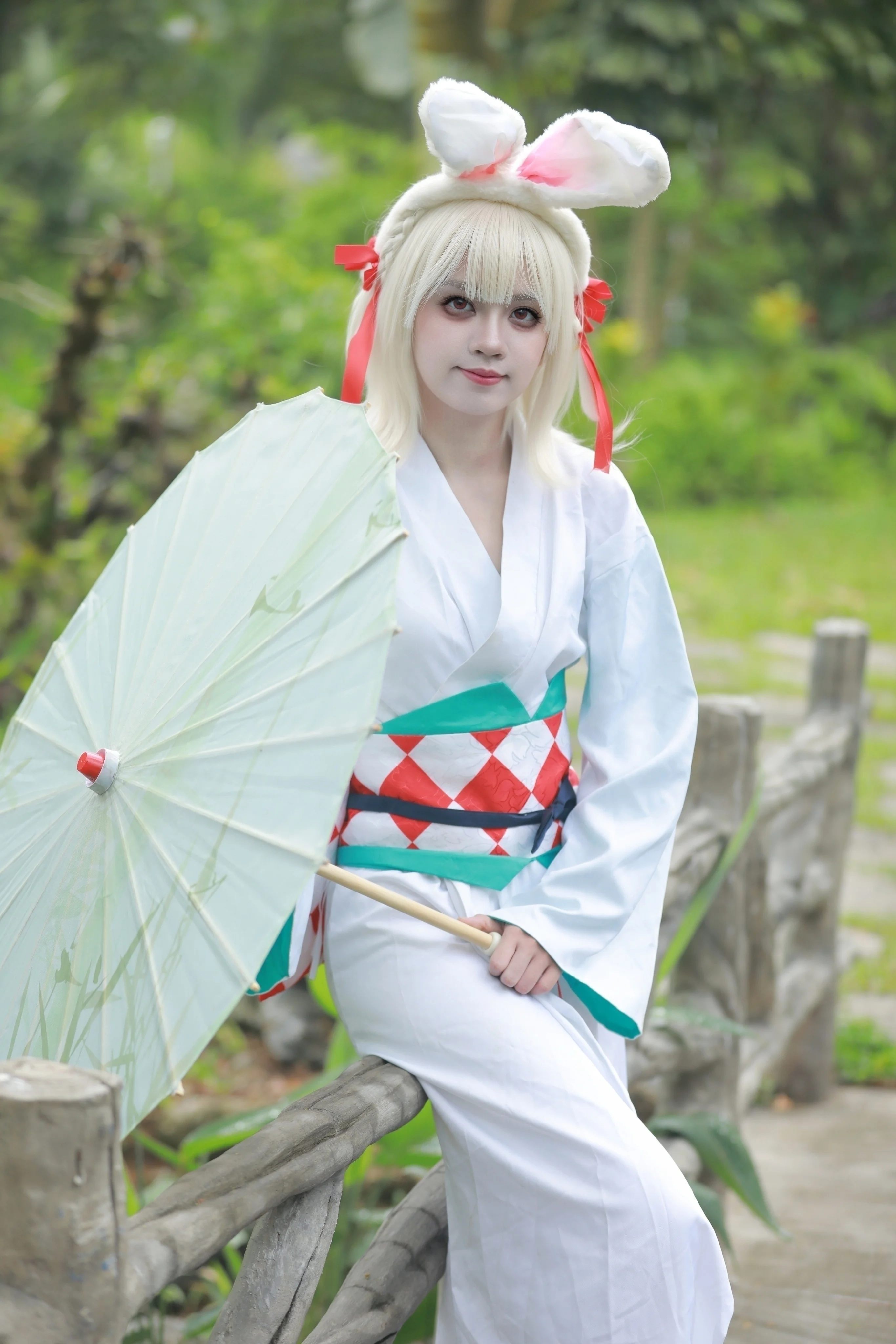 【山兎コスプレ】東莞植物園の小さなうさぎちゃん、灯籠を持って登場！ - 3 枚目