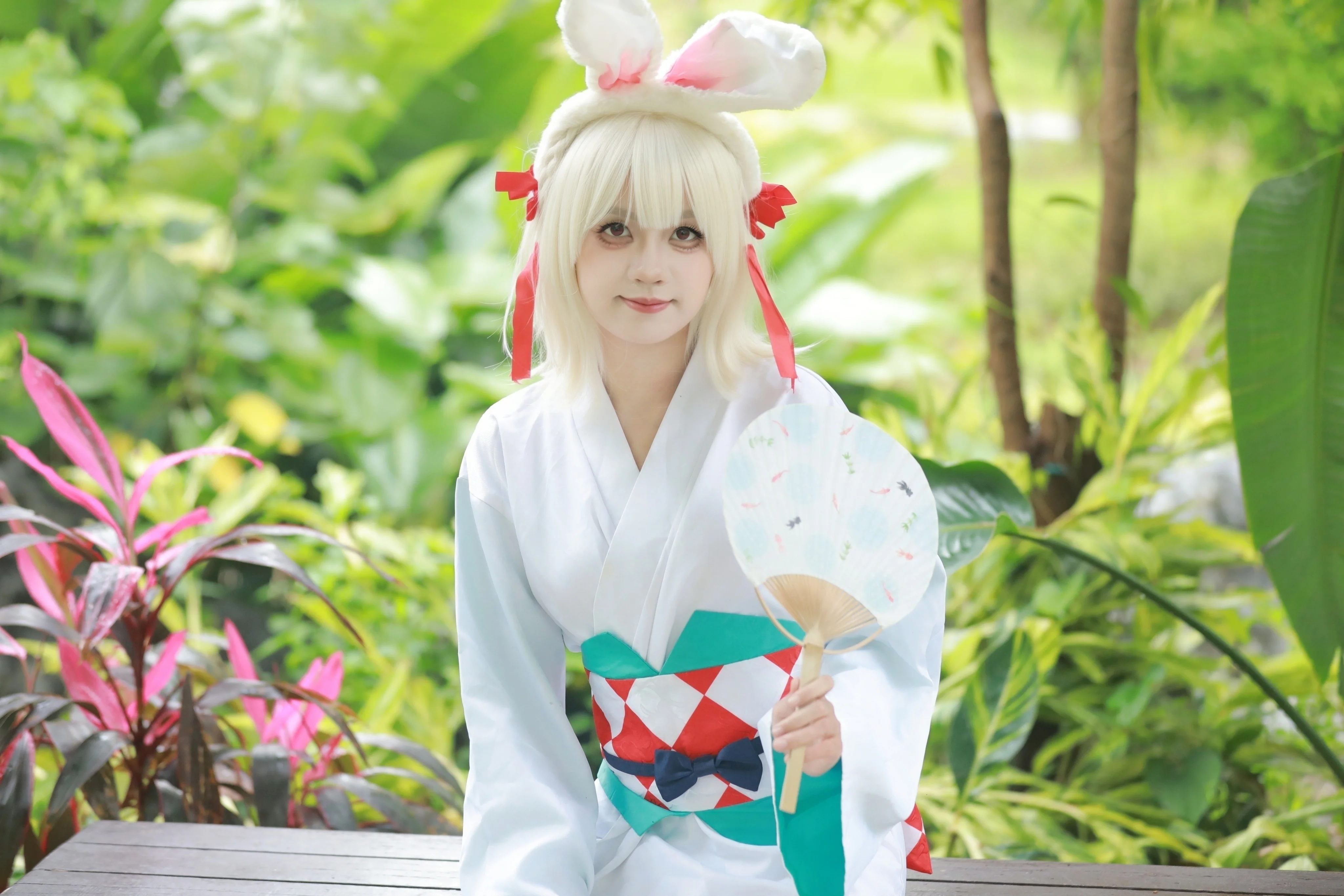 【山兎コスプレ】東莞植物園の小さなうさぎちゃん、灯籠を持って登場！ - 6 枚目