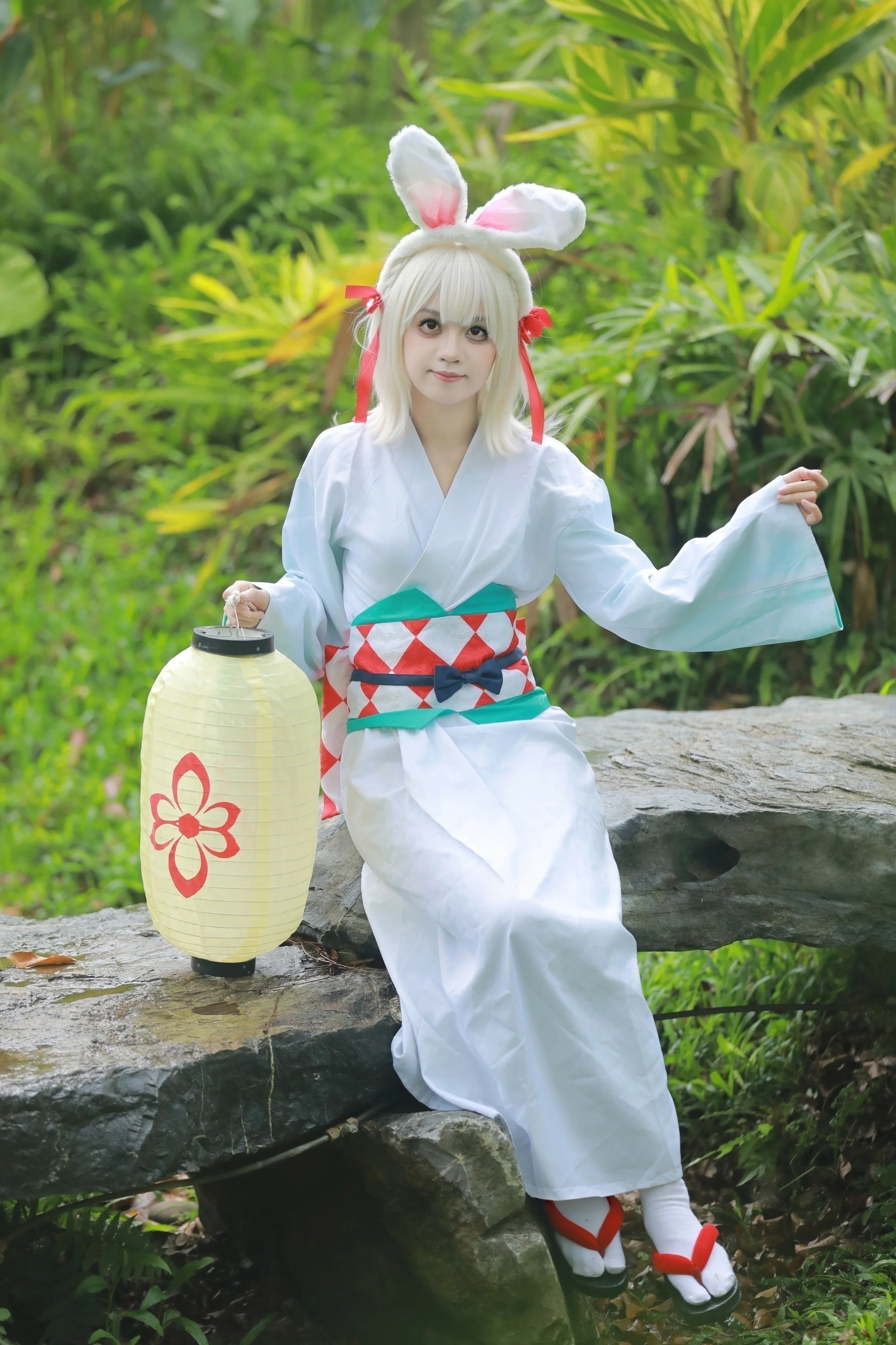 【山兎コスプレ】東莞植物園の小さなうさぎちゃん、灯籠を持って登場！ - 7 枚目