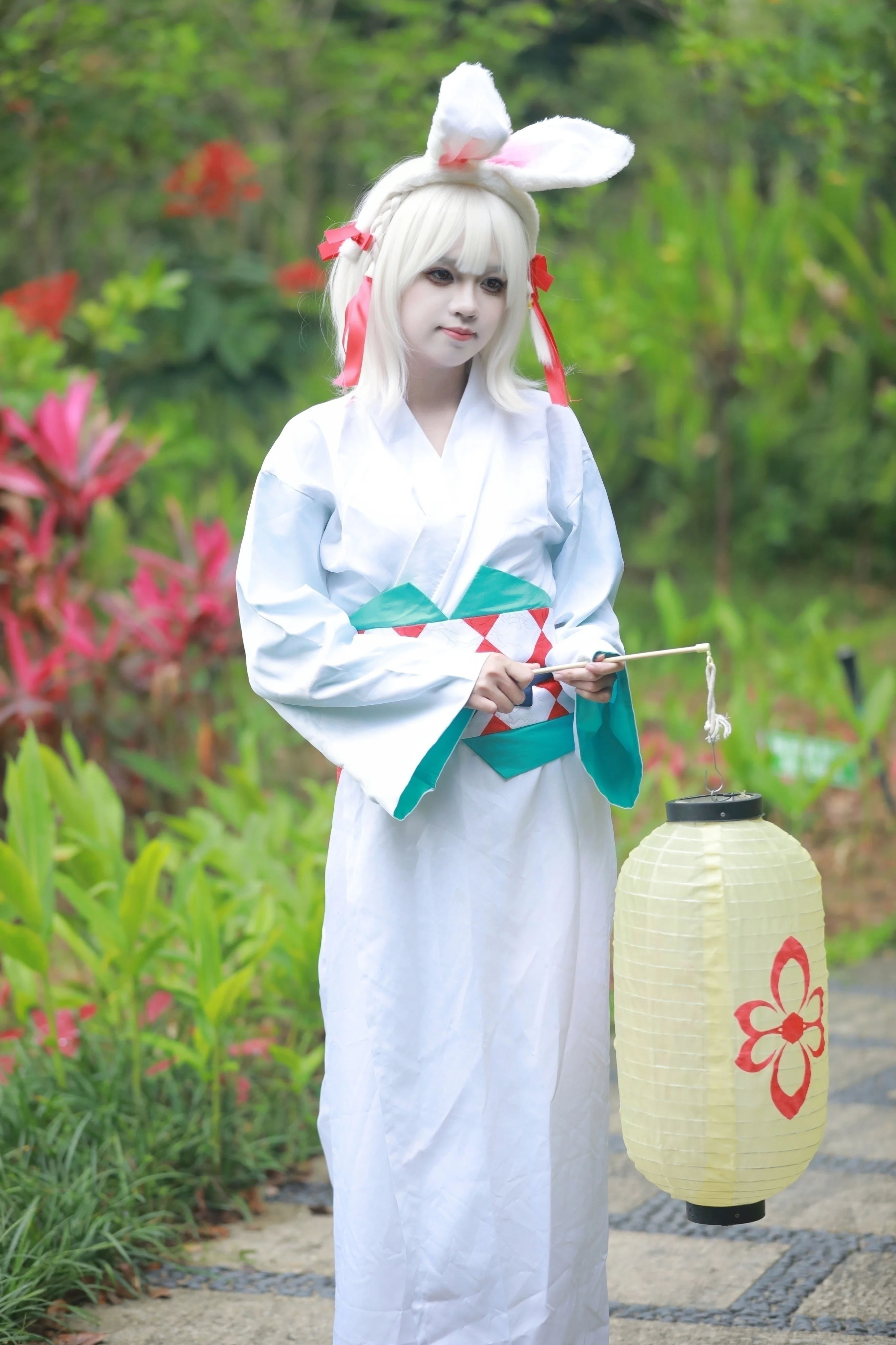 【山兎コスプレ】東莞植物園の小さなうさぎちゃん、灯籠を持って登場！ - 8 枚目