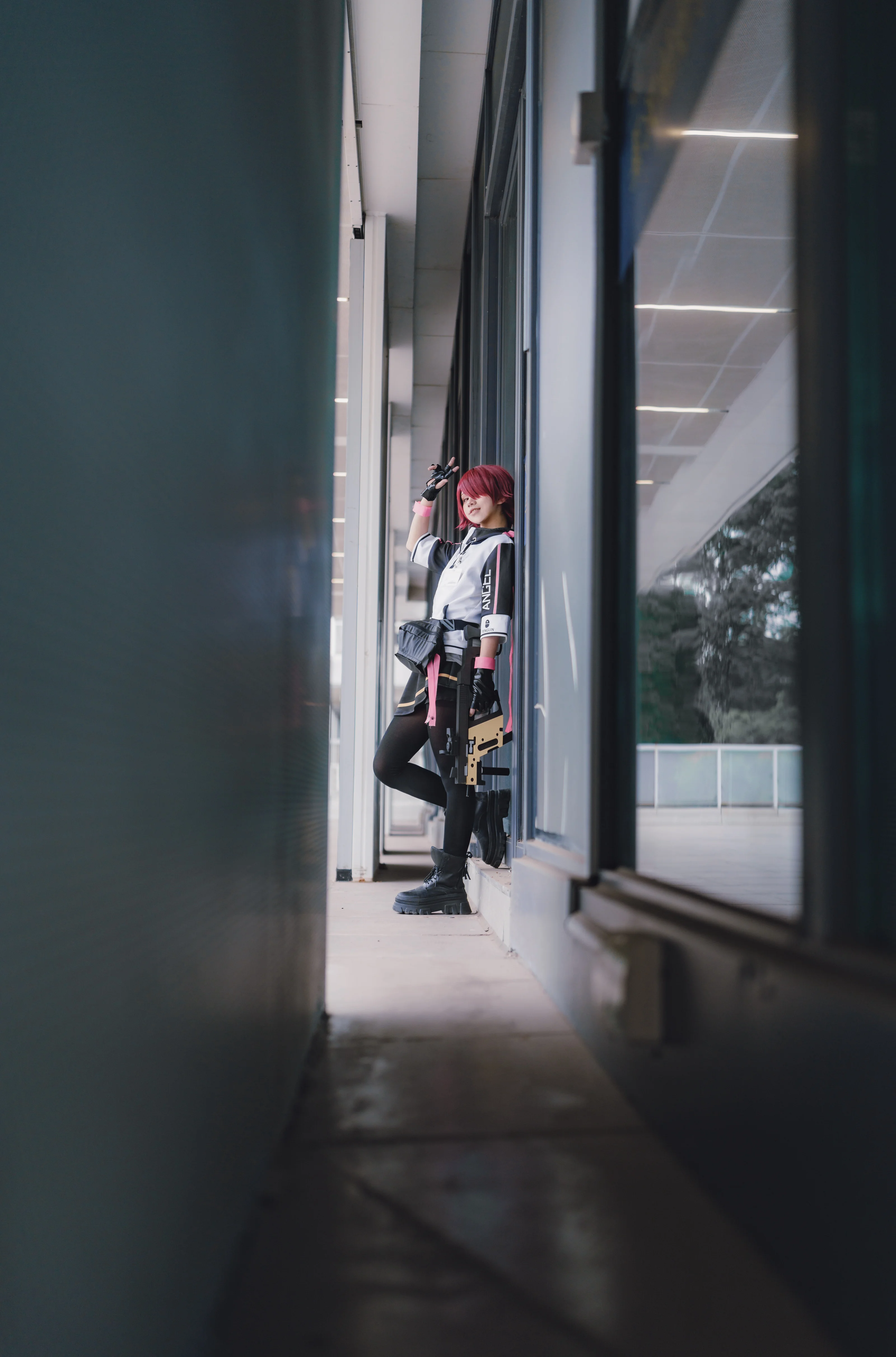 【Arknights Exusiai Cosplay】Red-Haired Angel, the Outdoor Daily Life of a Penguin Logistics Operator - Image 12
