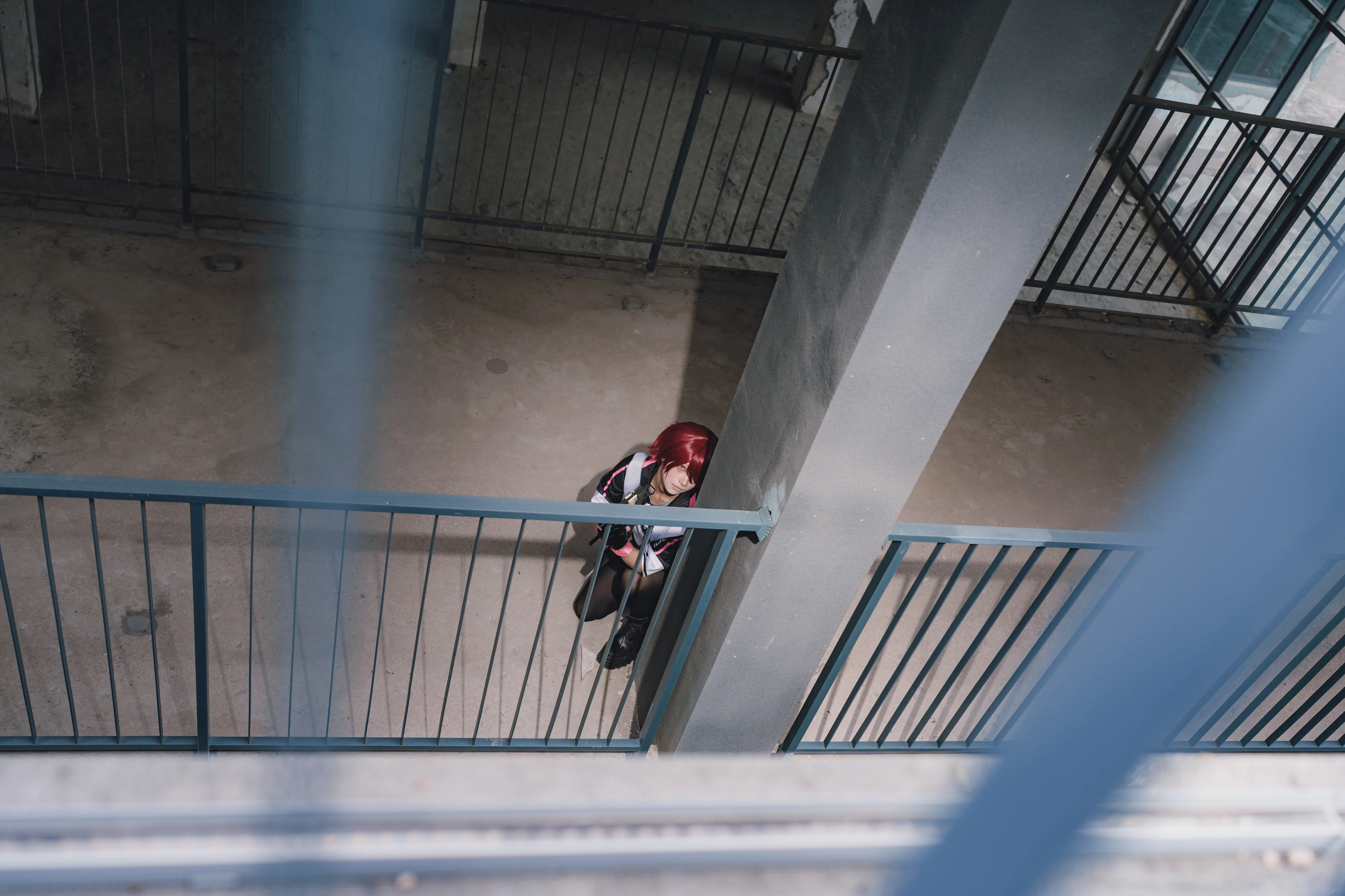 【Arknights Exusiai Cosplay】Red-Haired Angel, the Outdoor Daily Life of a Penguin Logistics Operator - Image 14
