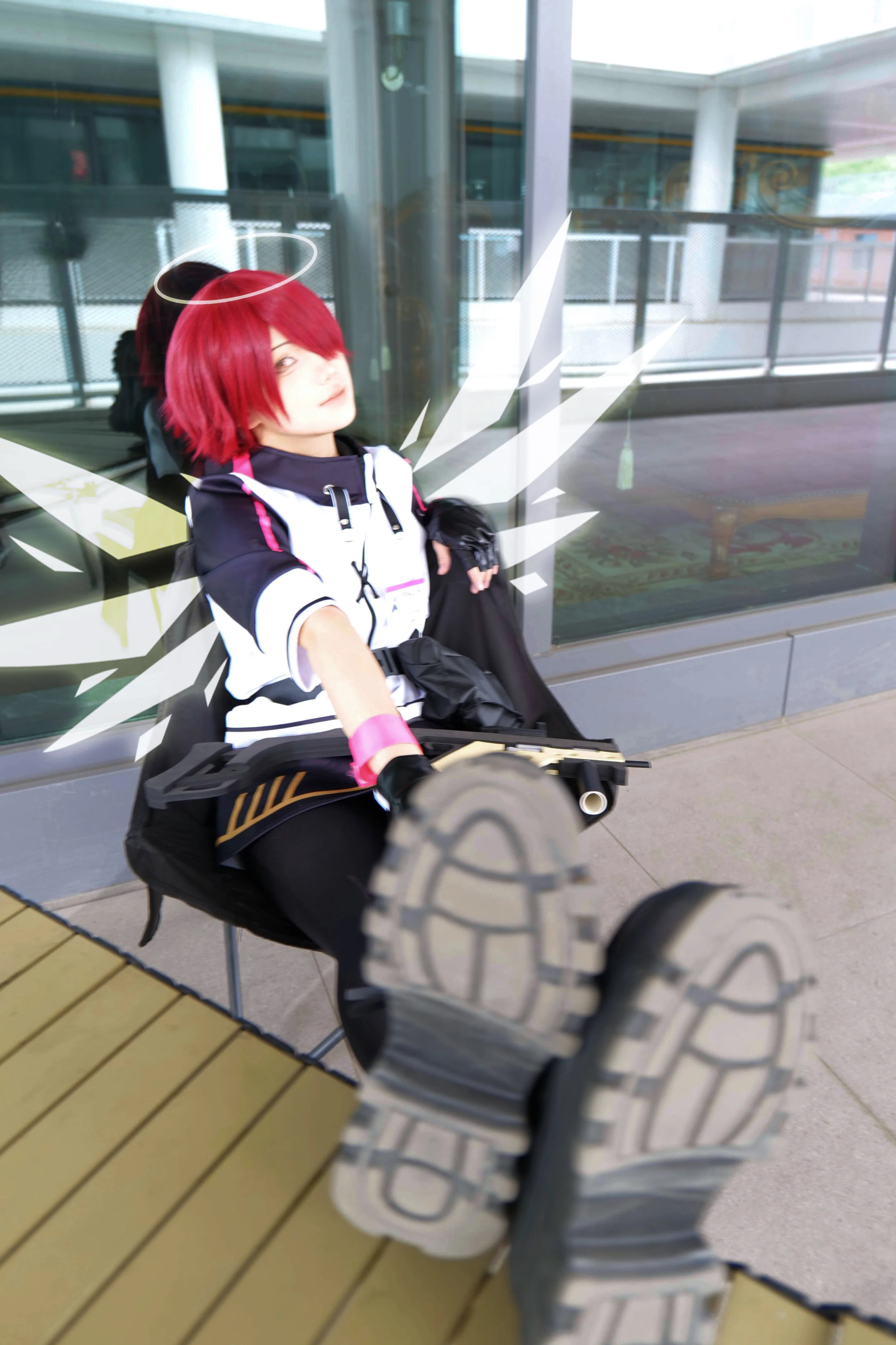 【Arknights Exusiai Cosplay】Red-Haired Angel, the Outdoor Daily Life of a Penguin Logistics Operator - Image 17
