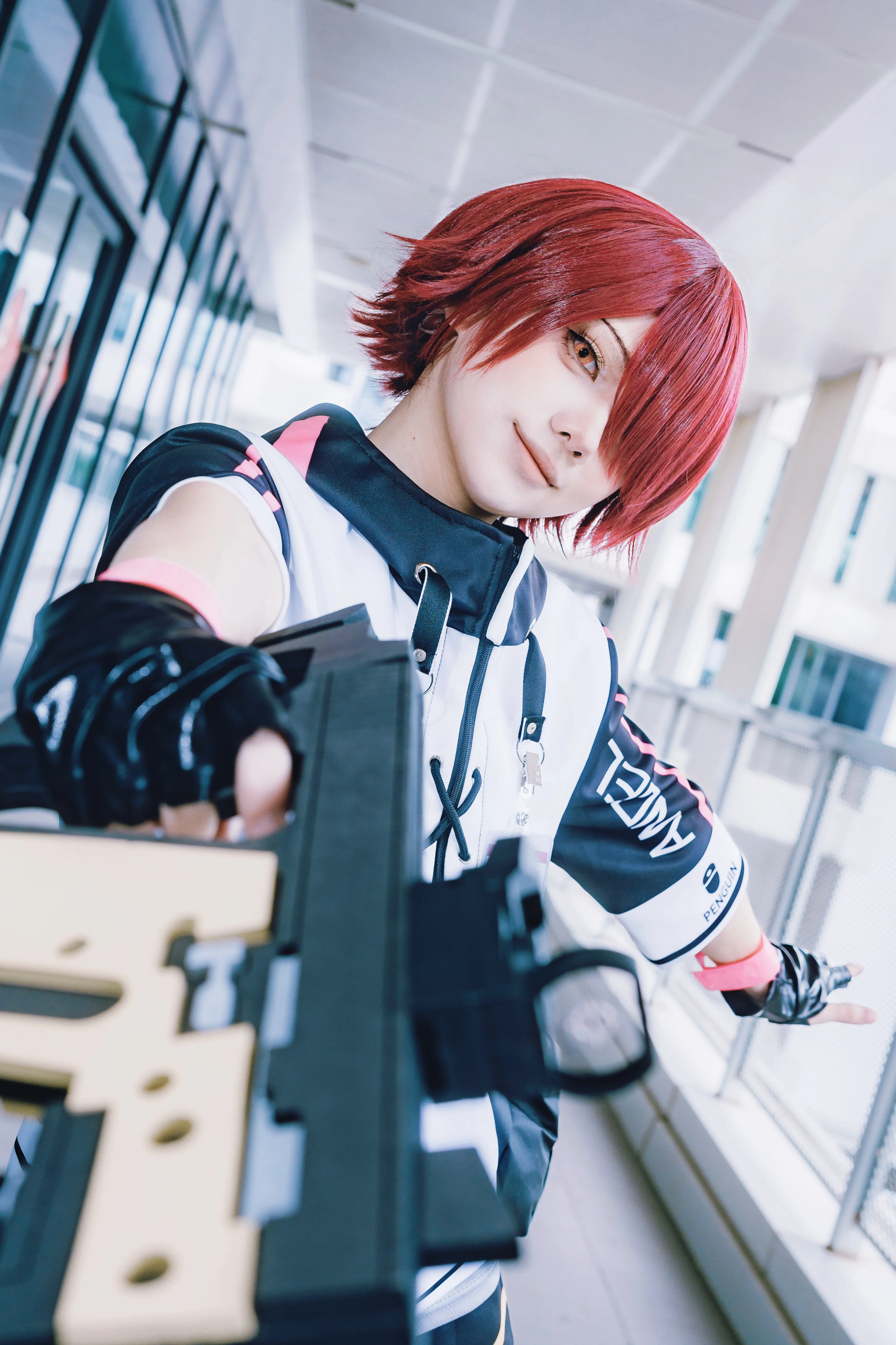 【Arknights Exusiai Cosplay】Red-Haired Angel, the Outdoor Daily Life of a Penguin Logistics Operator - Image 4