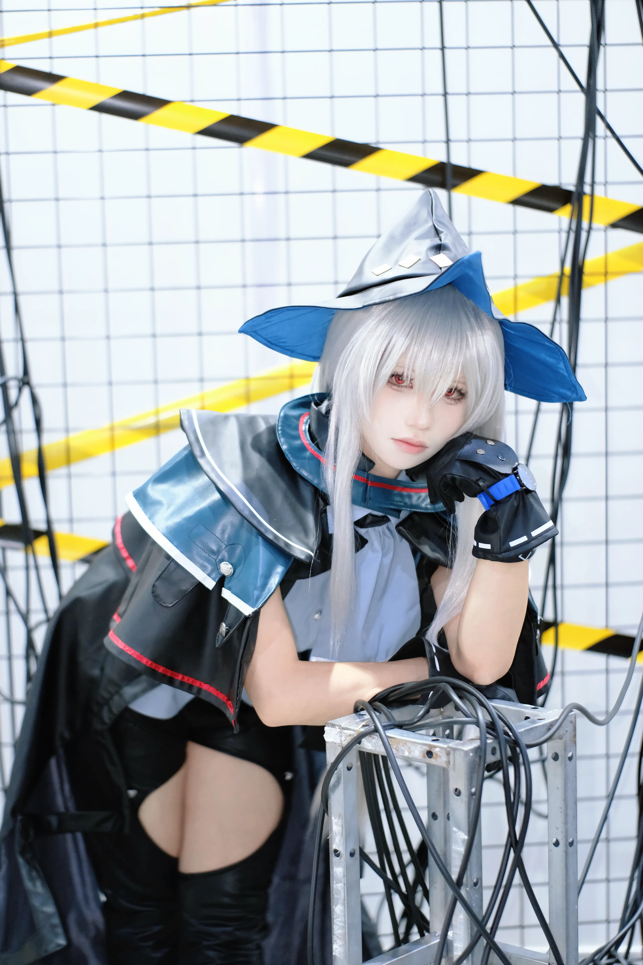 【斯卡蒂cos】拿着长剑在工业风角落拍了一套场照 - 第 3 张