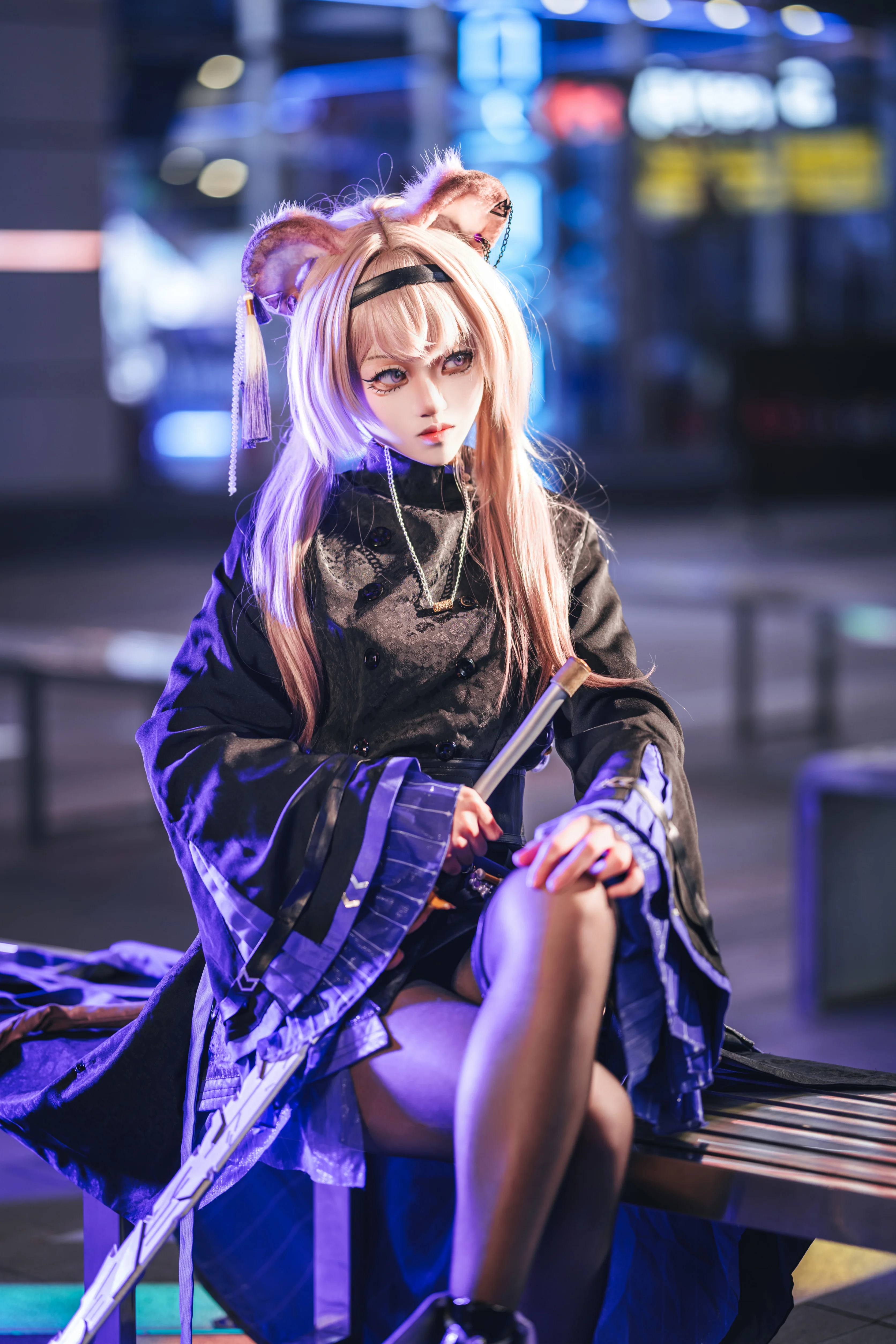 【林雨霞cos】明日方舟林雨霞，霓虹夜影下的飒爽特写 - 第 2 张