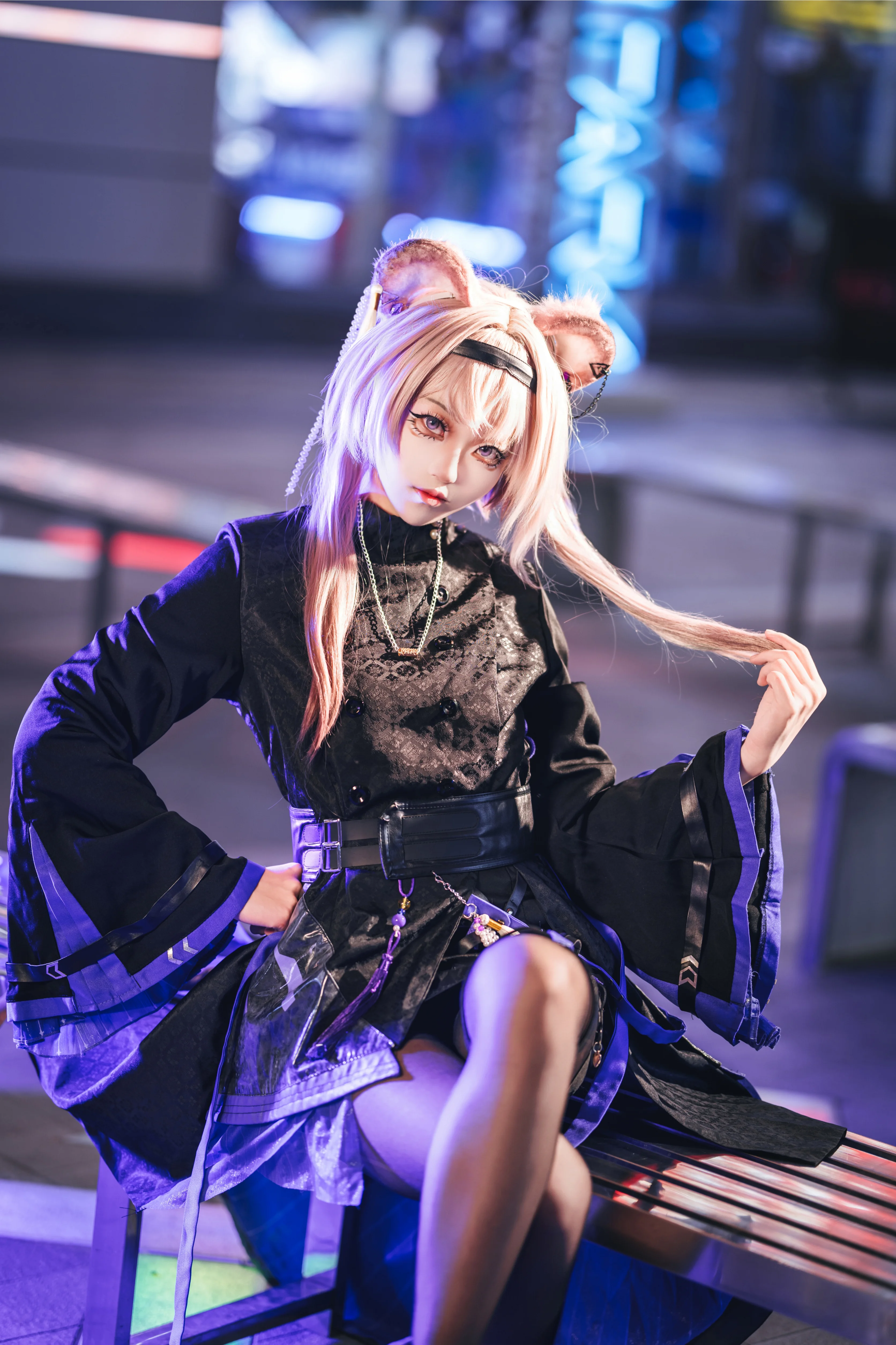 【林雨霞cos】明日方舟林雨霞，霓虹夜影下的飒爽特写 - 第 4 张