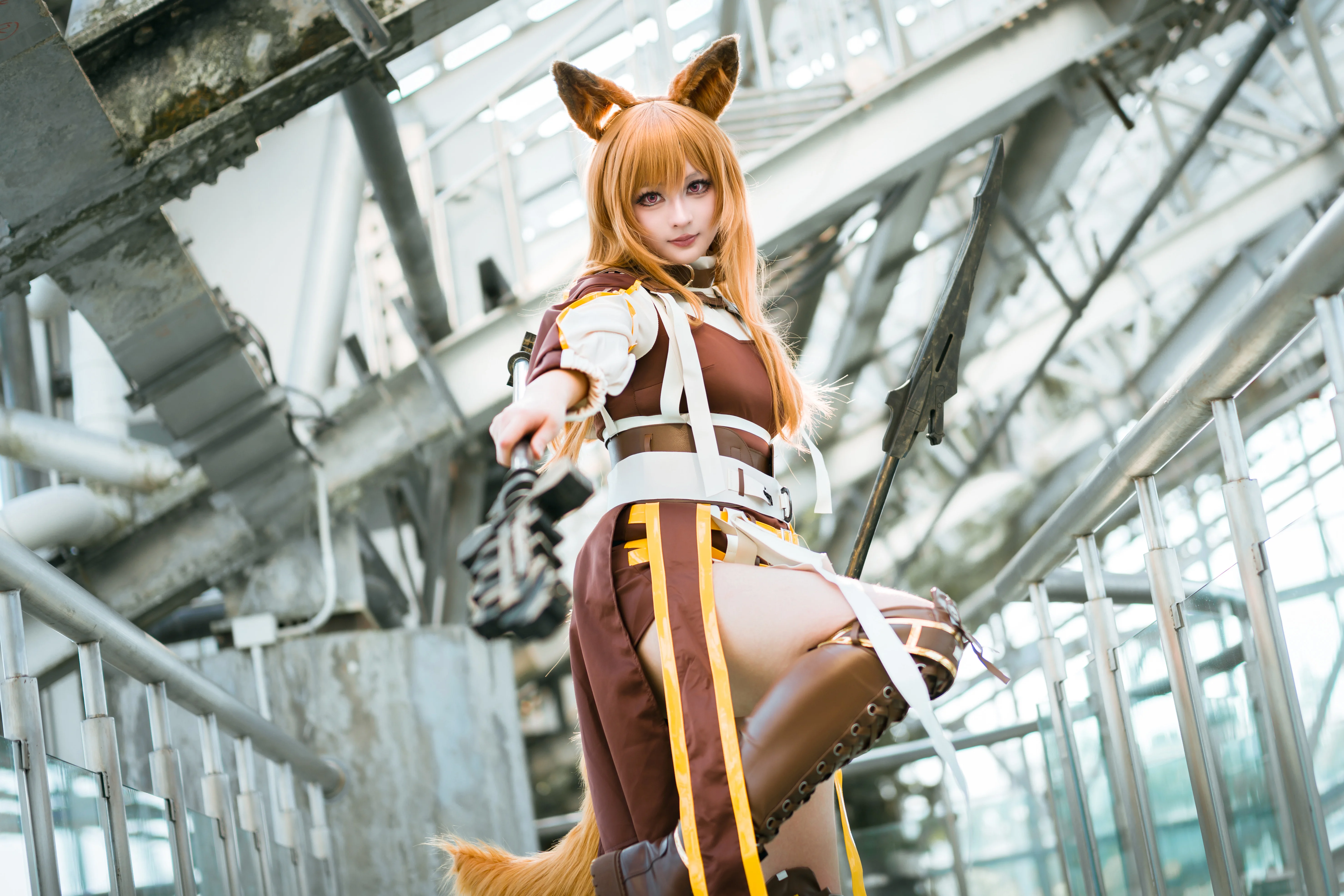 【ケオベコスプレ】インダストリアルなガラスドームの下、アークナイツのケオベが過ごす散歩時間 - 5 枚目
