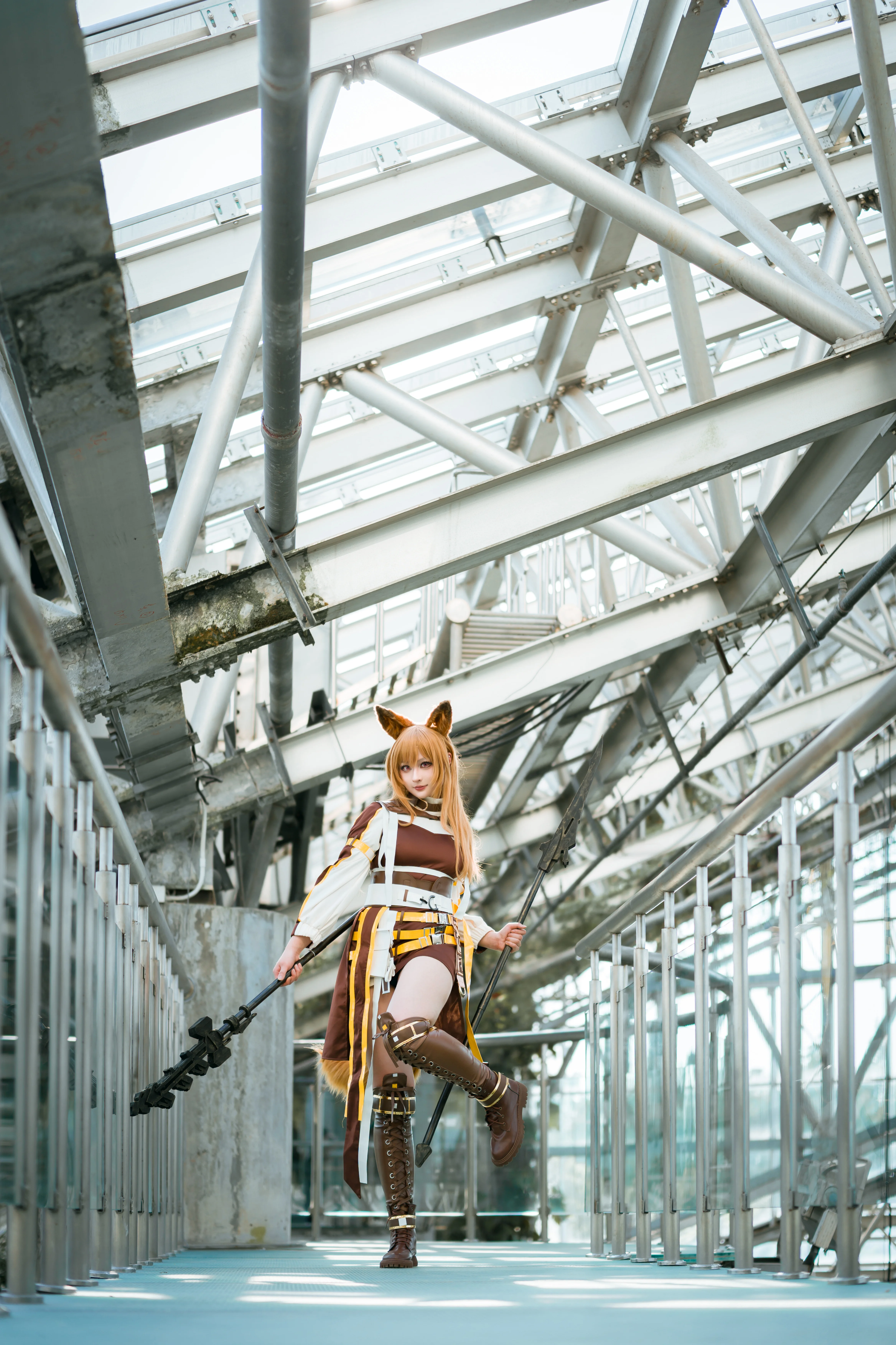 【ケオベコスプレ】インダストリアルなガラスドームの下、アークナイツのケオベが過ごす散歩時間 - 6 枚目