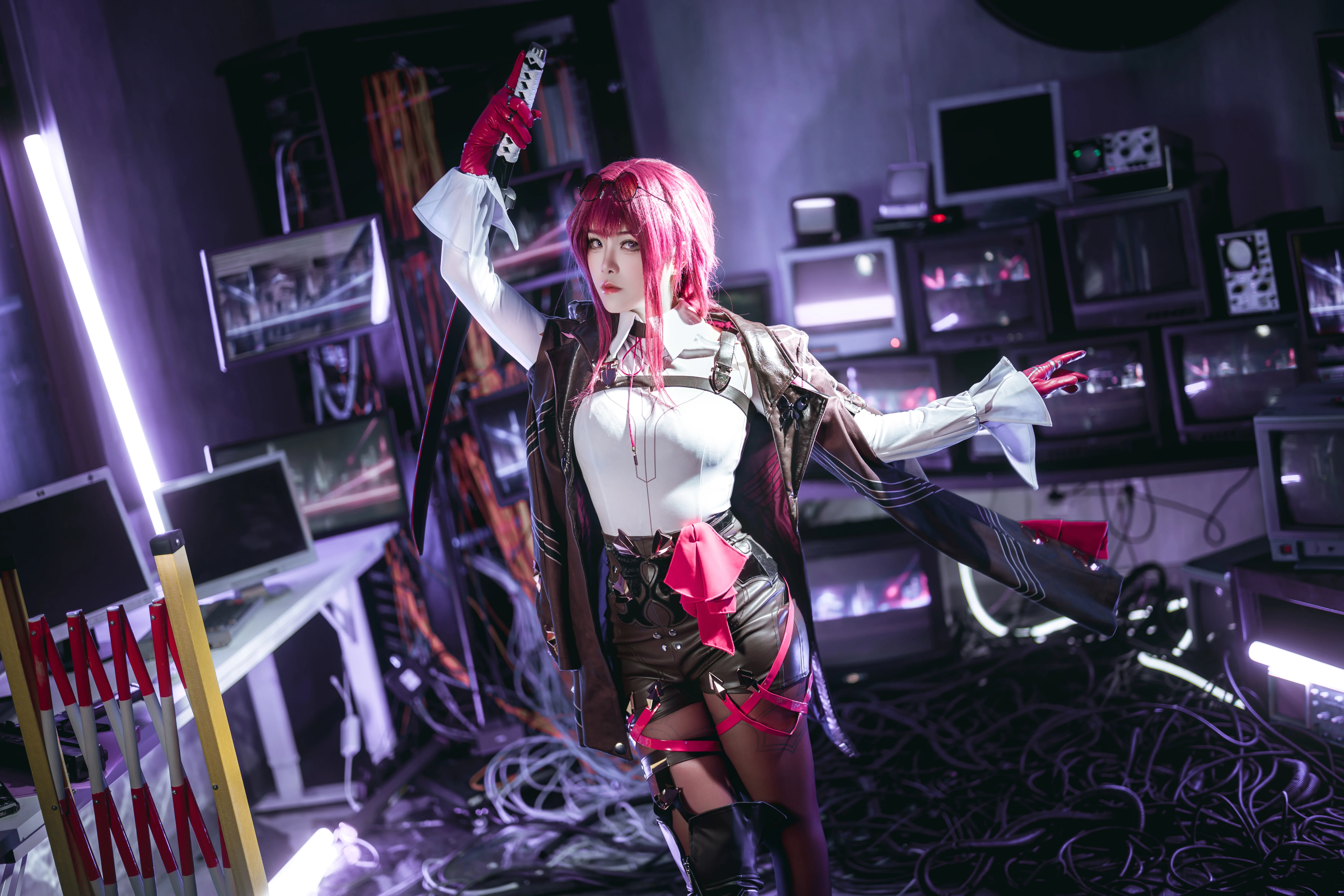[Kafka cosplay] Honkai: Star Rail—The Stellaron Hunters' Command Site - Image 2