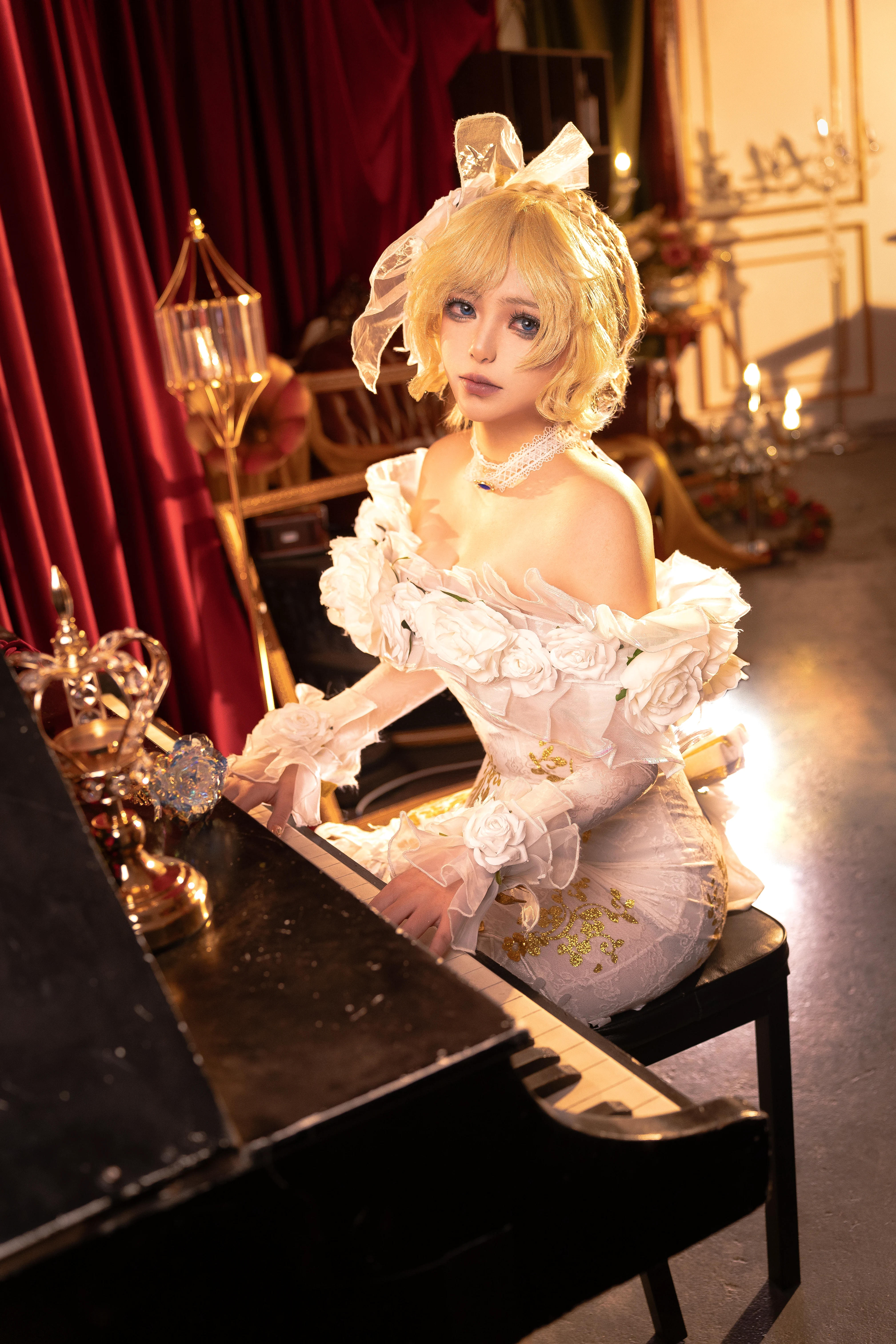【調香師コスプレ】アイデンティティVの荘園に響く白薔薇とピアノの音色