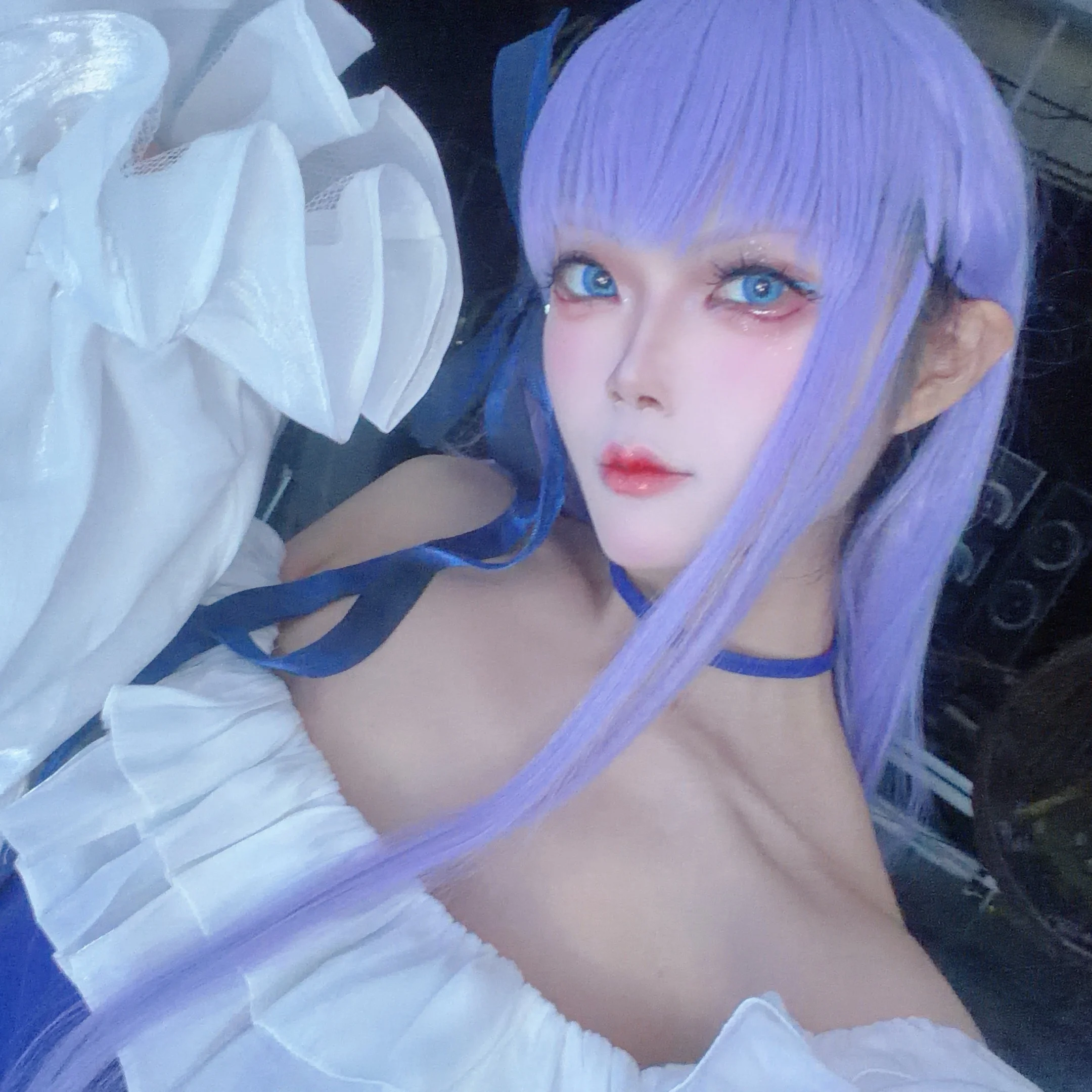 【メルトリリスコスプレ】水色に染まる謎のアルターエゴ・Λ（ラムダ）、澄まし顔でも隠しきれない萌え感 - 1 枚目