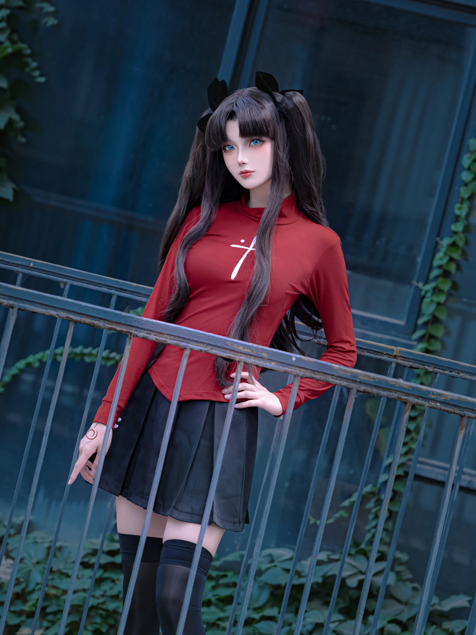 【远坂凛cos】红上衣与黑丝，经典凛式穿搭 - 第 1 张