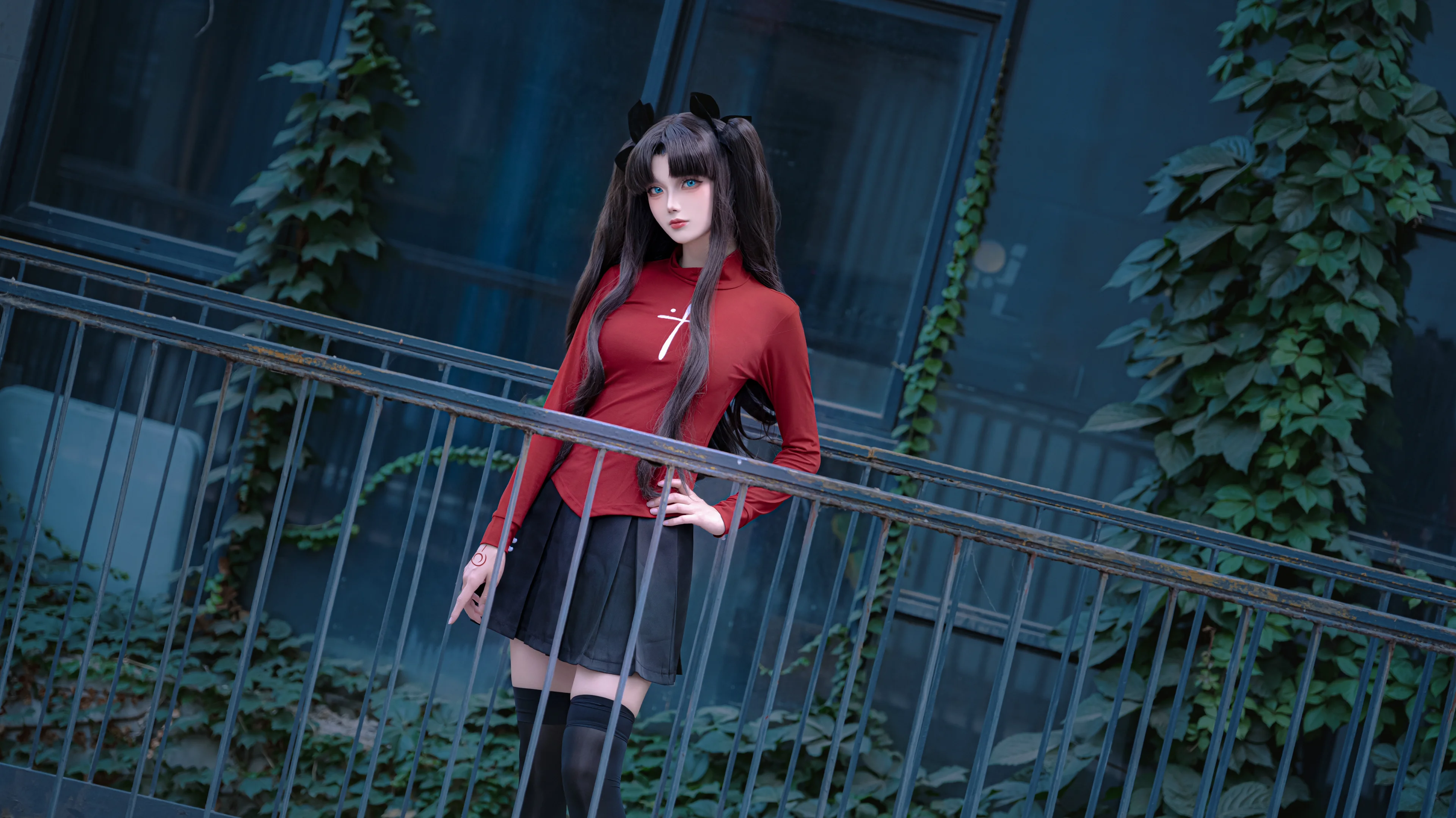 【远坂凛cos】红上衣与黑丝，经典凛式穿搭 - 第 2 张