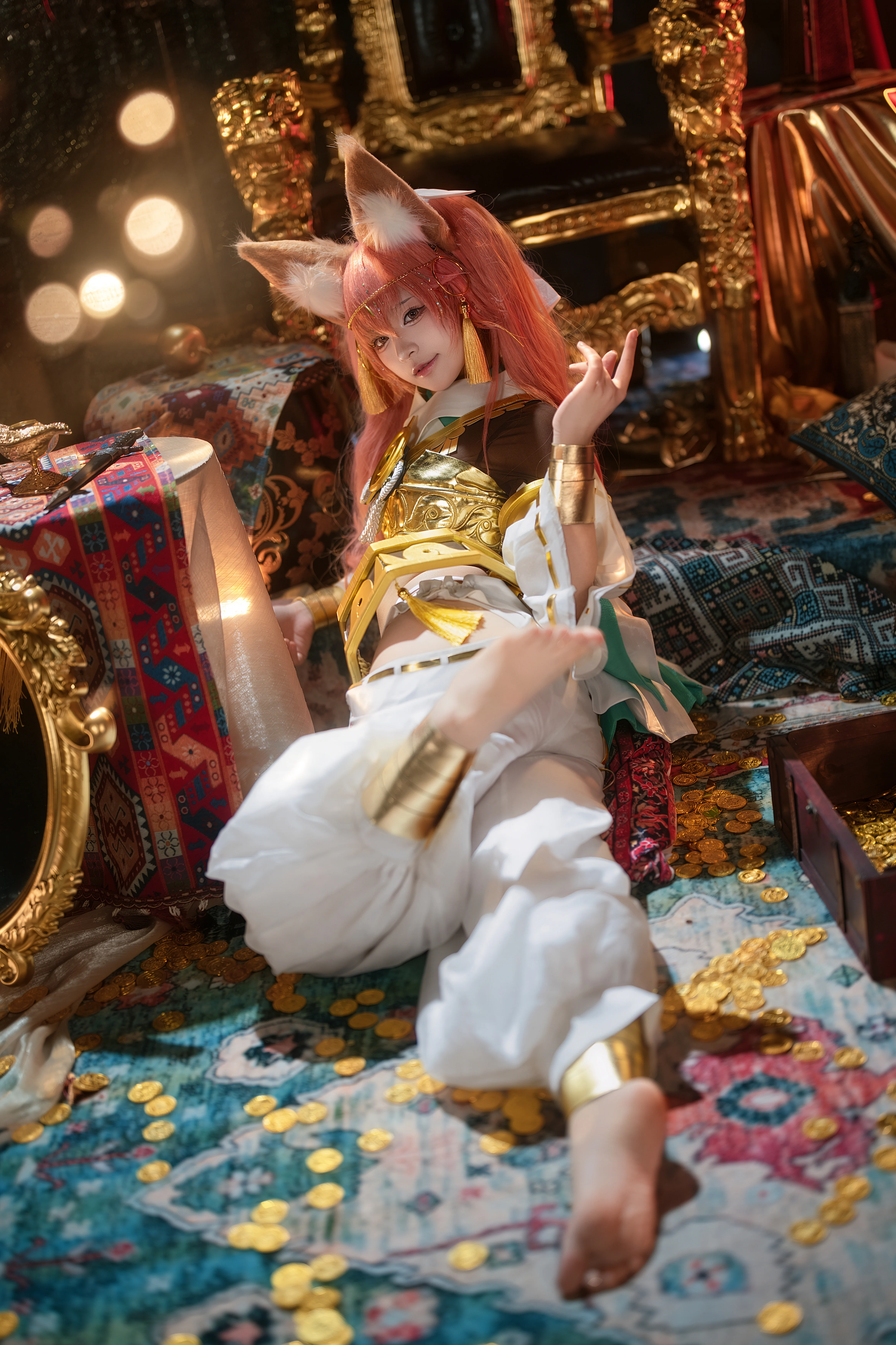 【玉藻前cos】在金光辉映中展现灵动美感 - 第1张