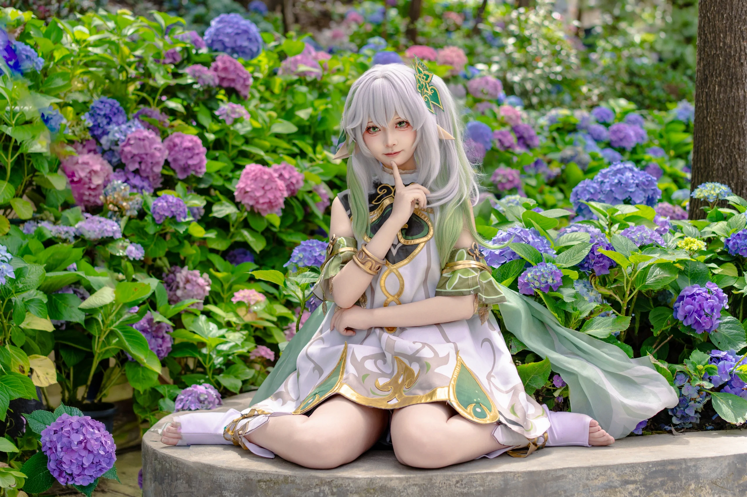 【納西妲cos】雨後的繡球花叢，藏著一隻小草神