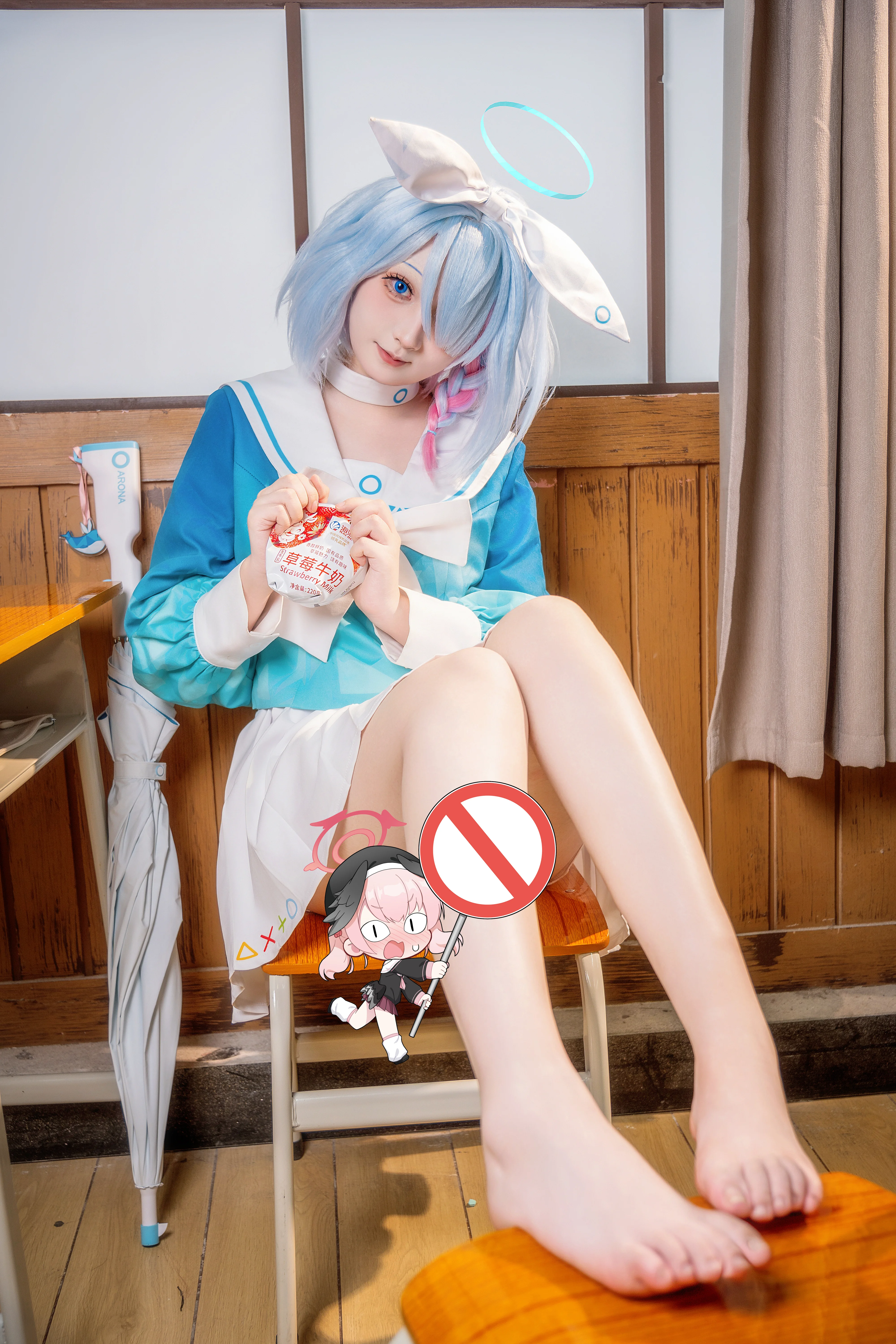 【阿罗娜cos】蔚蓝档案的日常，蓝伞下的校园风 - 第 1 张