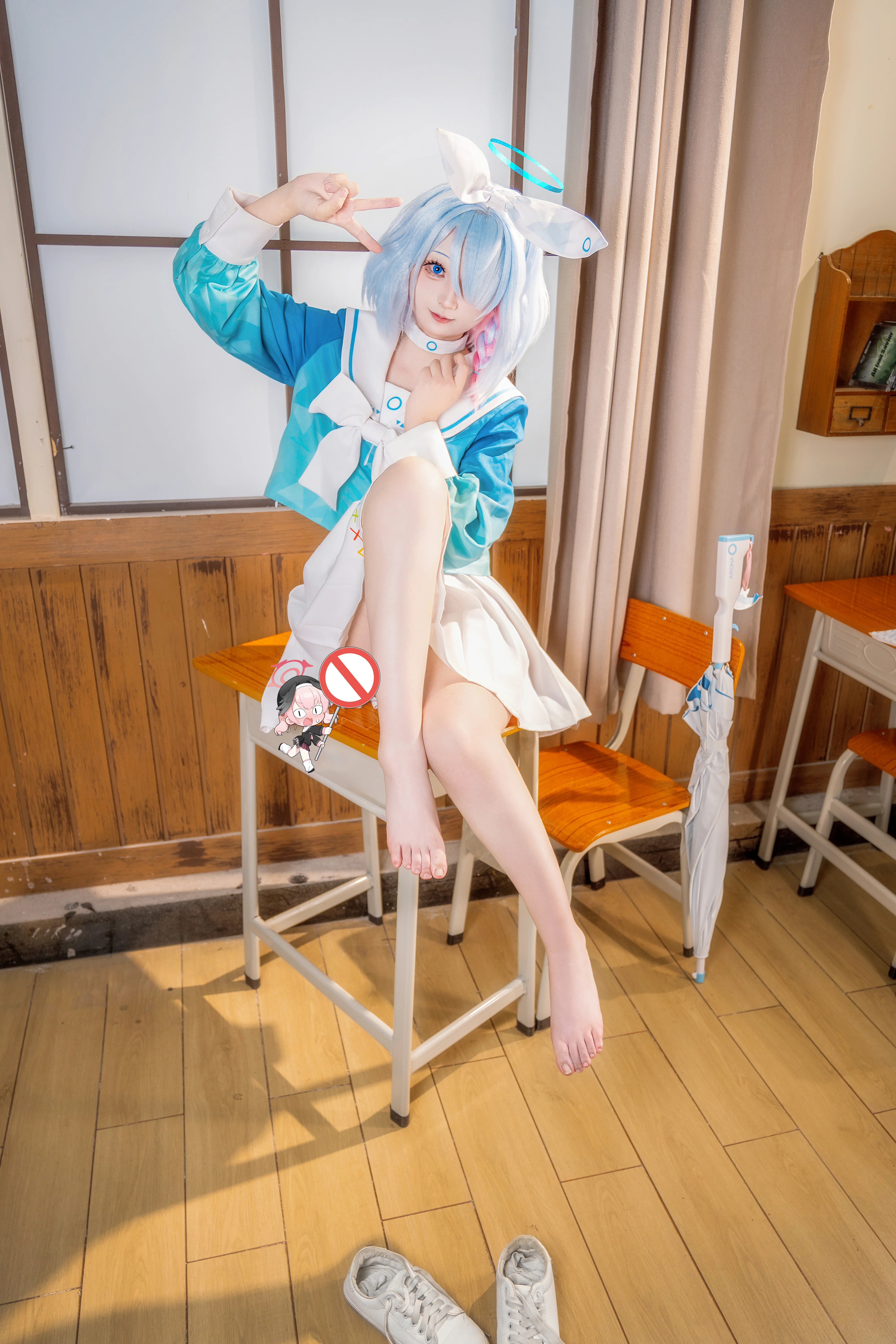 【阿罗娜cos】蔚蓝档案的日常，蓝伞下的校园风 - 第 2 张